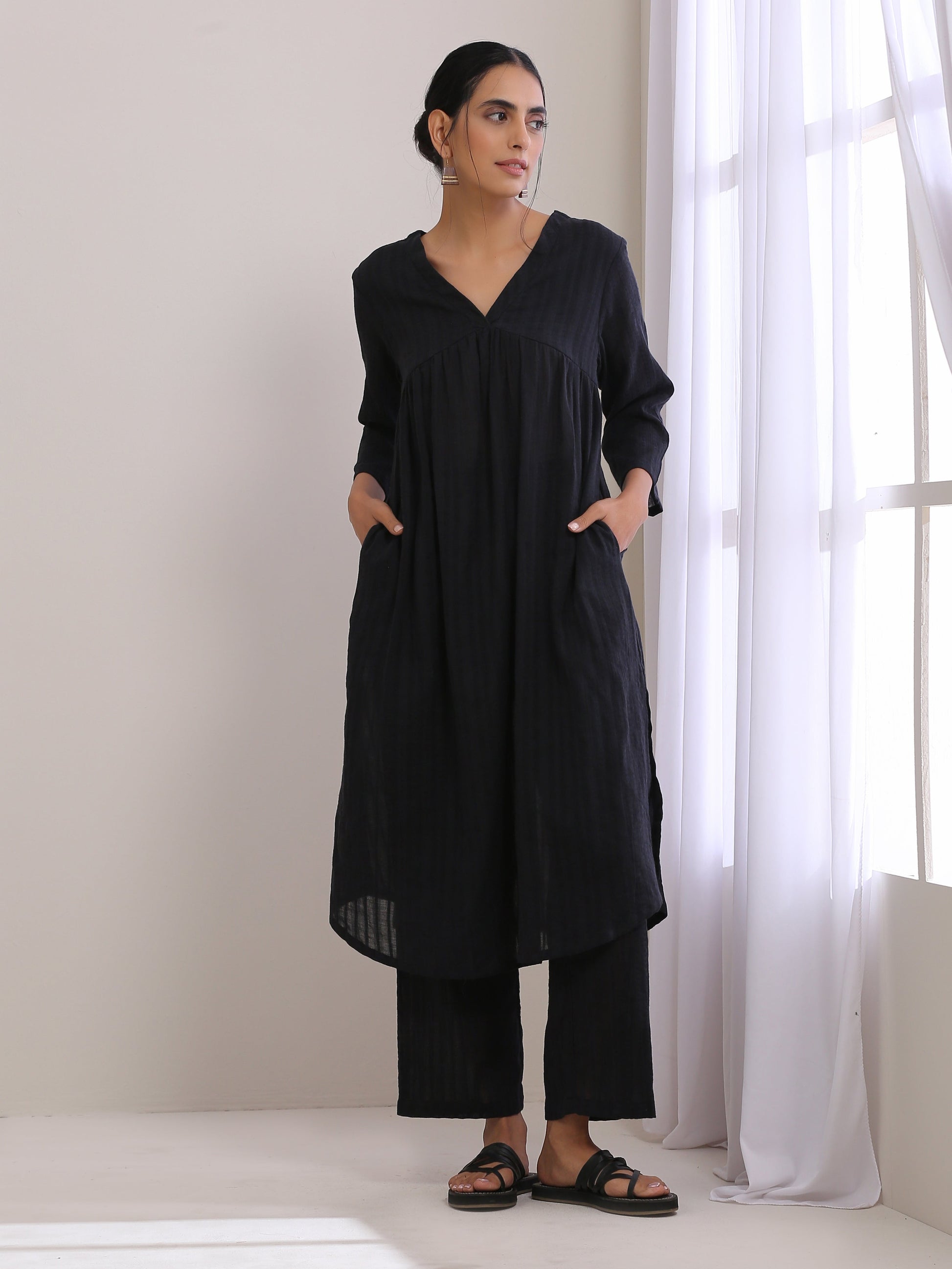 trueBrowns Black Dobby Flared Slit Kurta Pant Set | Swadesiicart