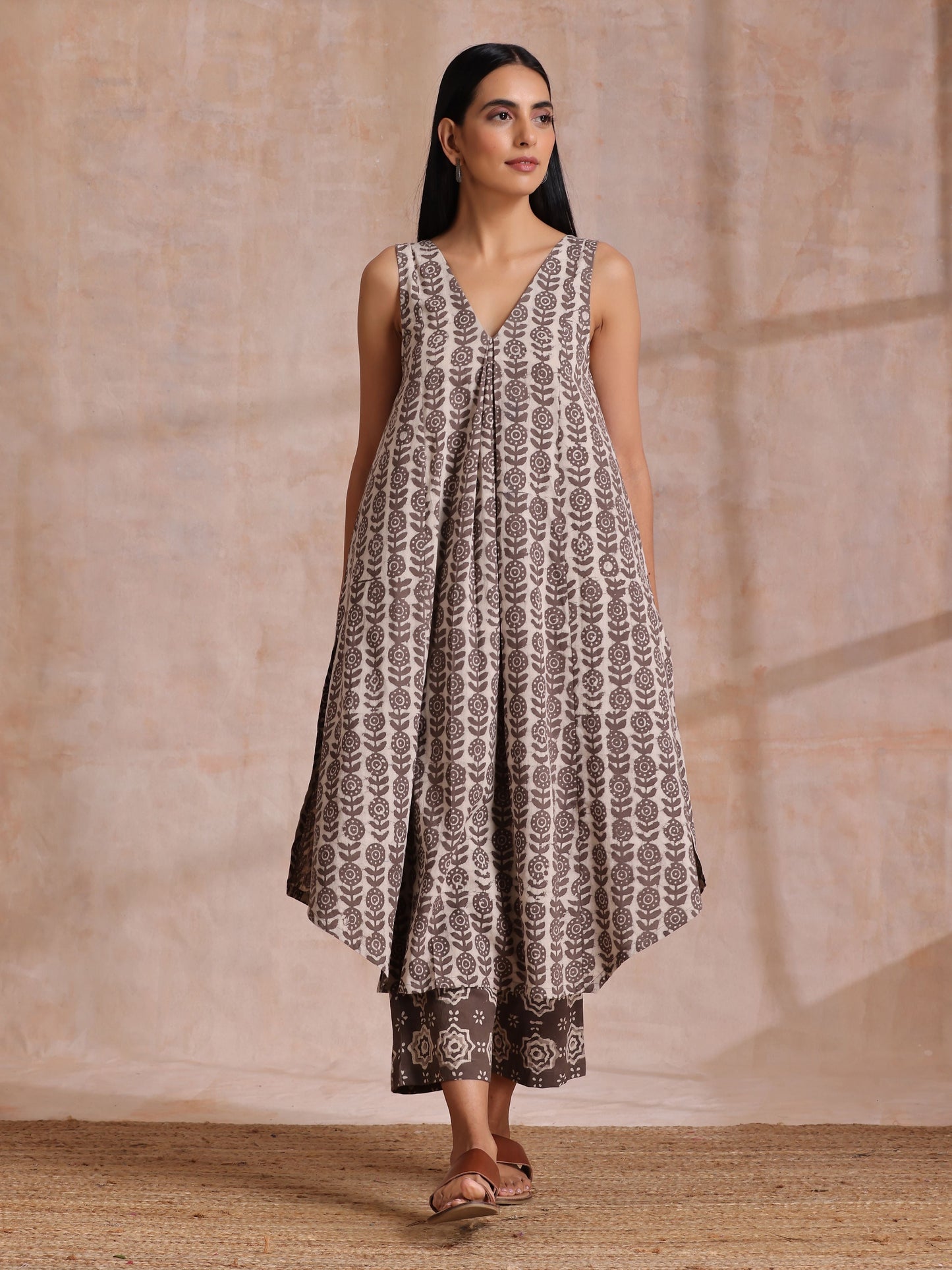 trueBrowns Clay Dabu Buta Print Cotton Sleeveless Flared Kurta Pant Set | Swadesiicart