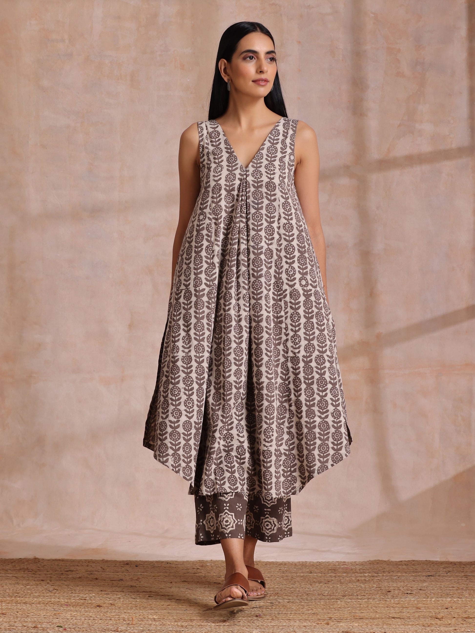 trueBrowns Clay Dabu Buta Print Cotton Sleeveless Flared Kurta Pant Set | Swadesiicart