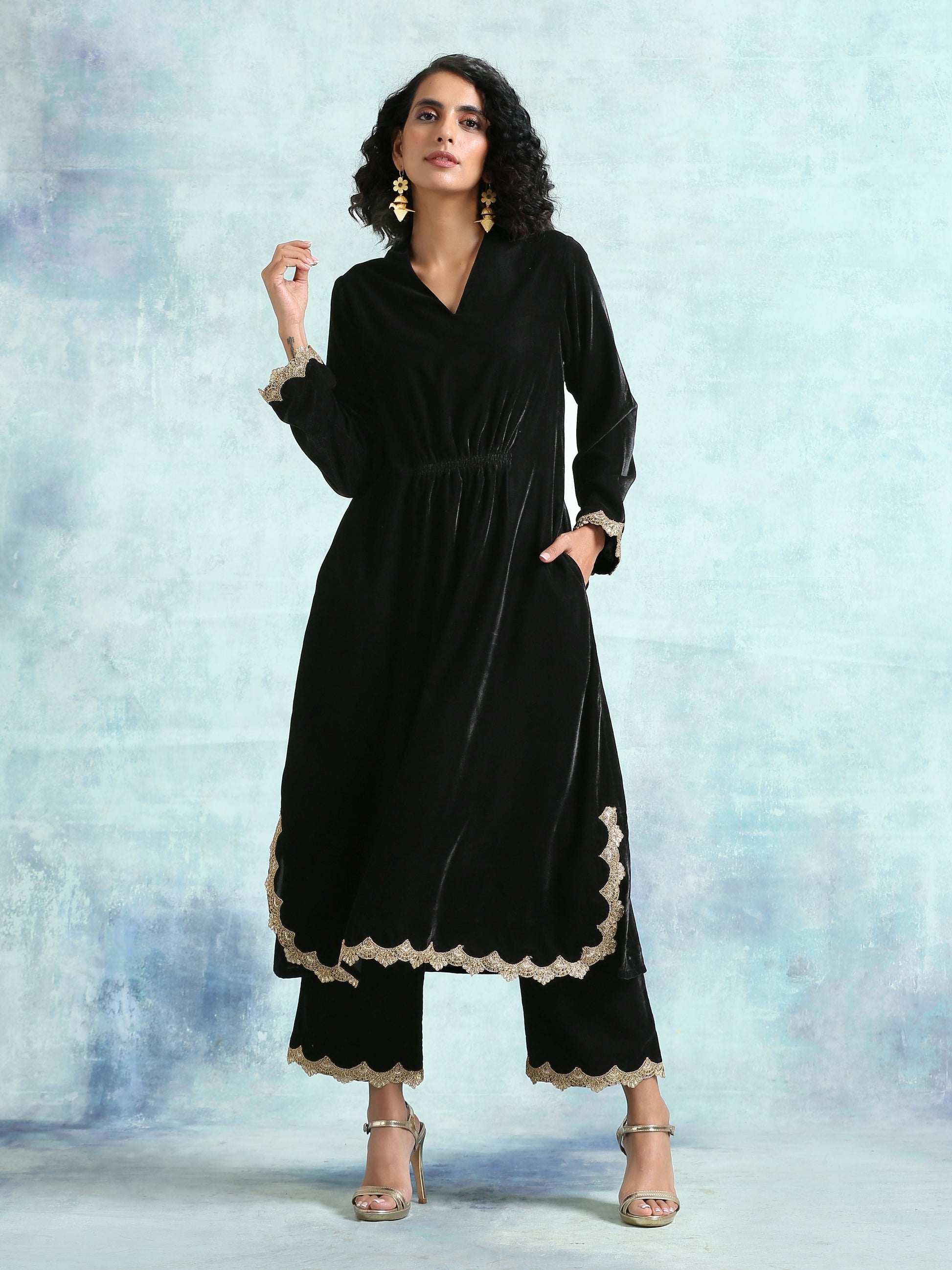 trueBrowns Black Velvet Lace Kurta | Swadesiicart