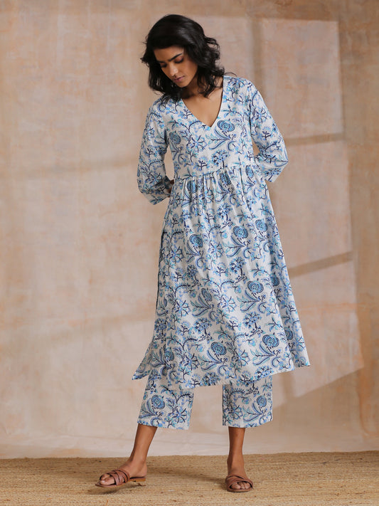 trueBrowns White With Overall Blue Print Cotton Slit Gathered Kurta Set | Swadesiicart