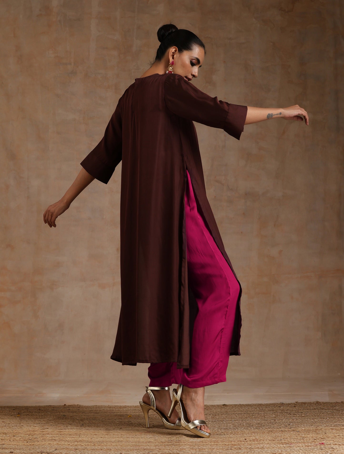 trueBrowns Cola Brown Modal Satin Neck Pleat Kurta Set | Swadesiicart