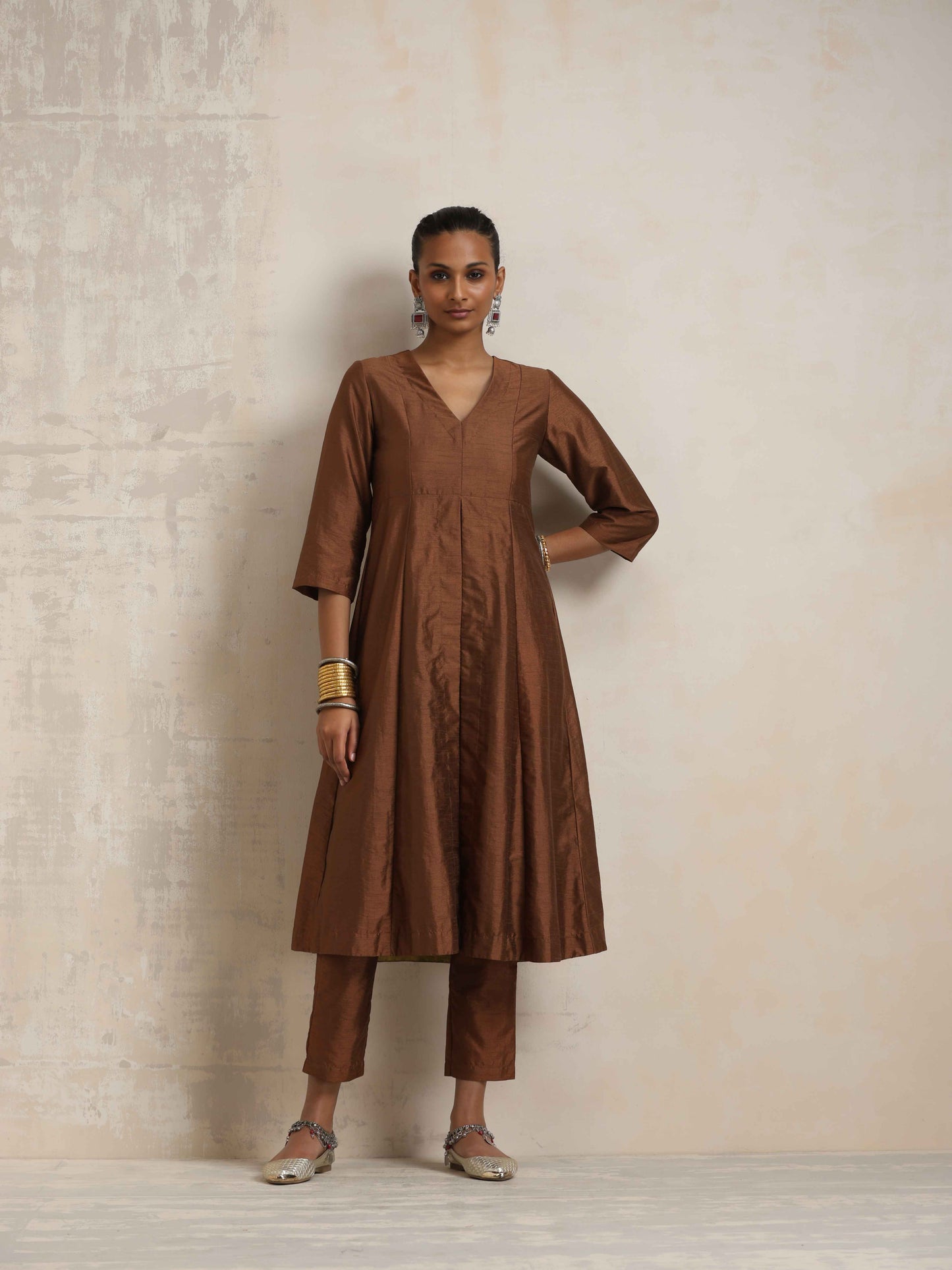 trueBrowns Brown Silk Slit Kurta Set | Swadesiicart