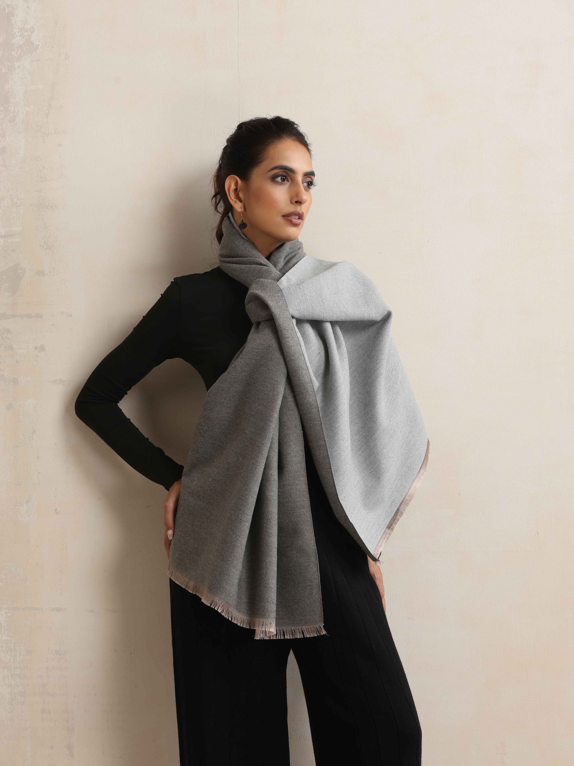 trueBrowns Grey Reversible Woollen Stole | Swadesiicart