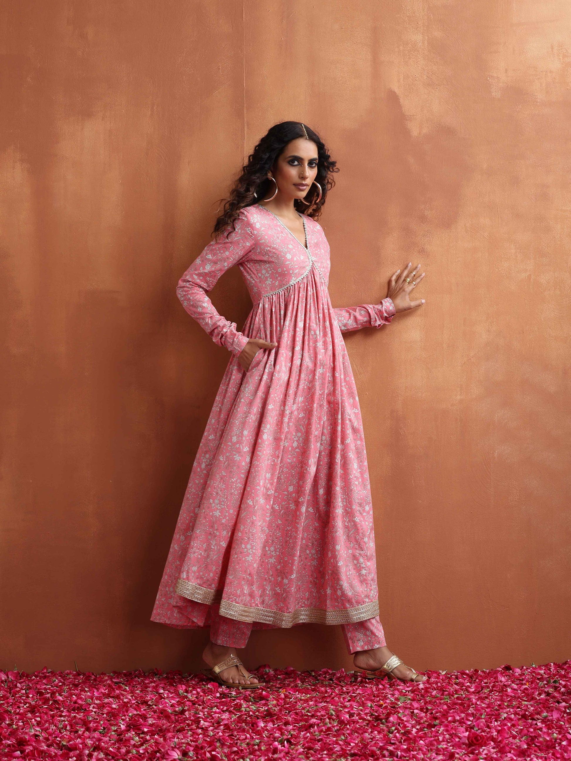 trueBrowns Pink Print Flared Anarkali Kurta Set | Swadesiicart