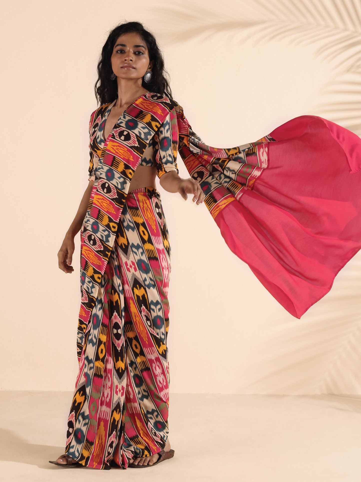 trueBrowns Cola Pink Muslin Ikat Saree | Swadesiicart