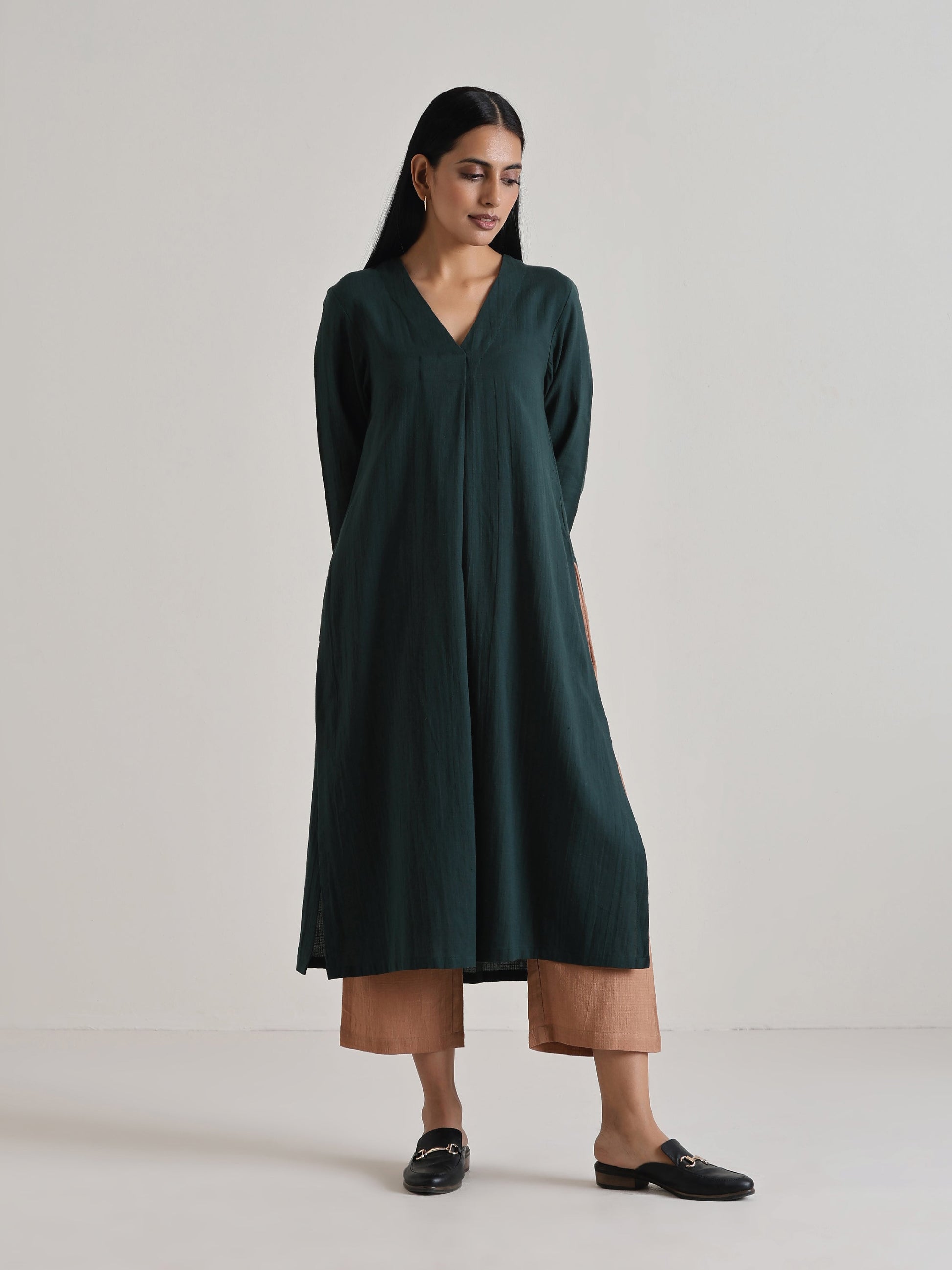 trueBrowns Dark Green Kurta Pant Set | Swadesiicart