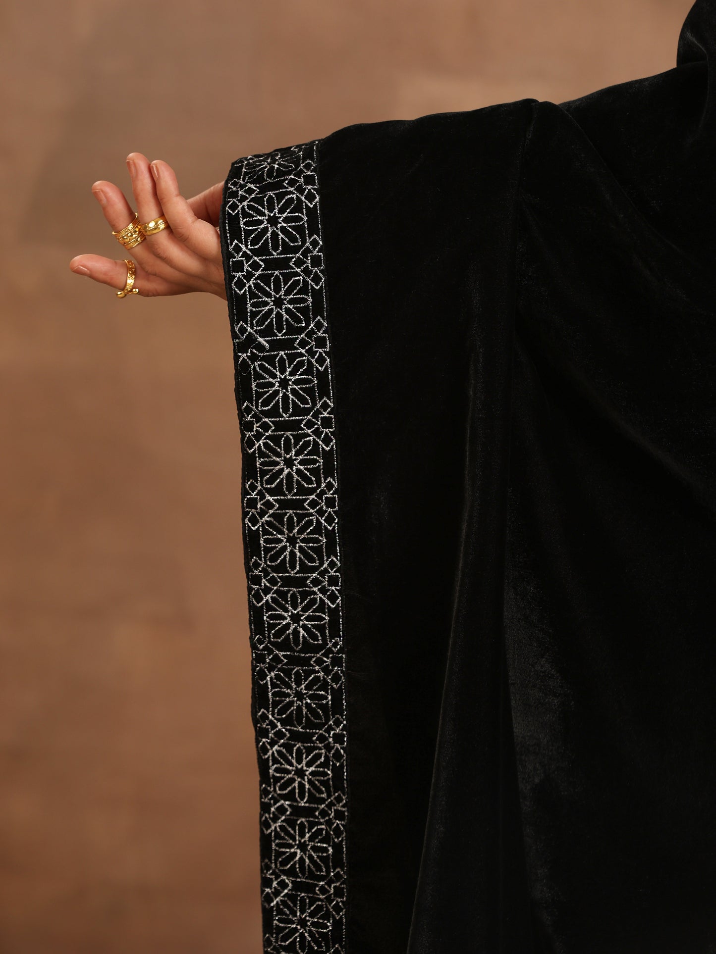 trueBrowns Black Velvet Embroidered Shawl | Swadesiicart