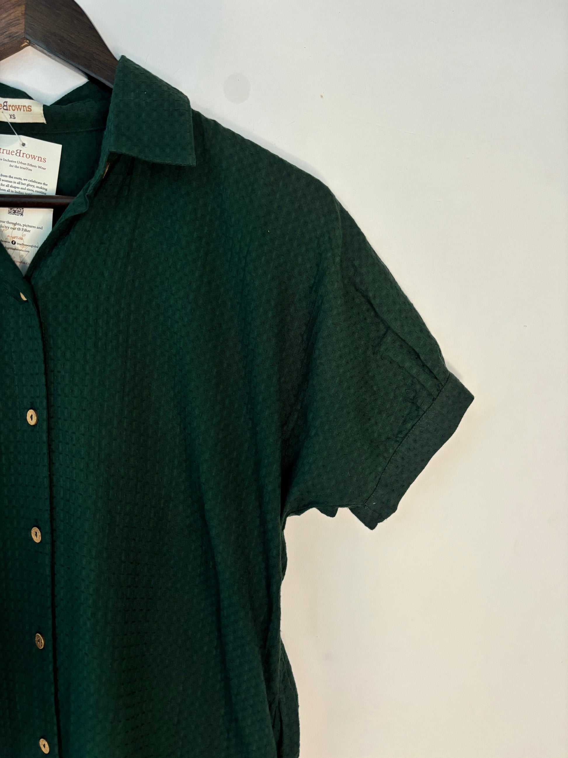 trueBrowns Dark Green Cotton Dobby Top | Swadesiicart