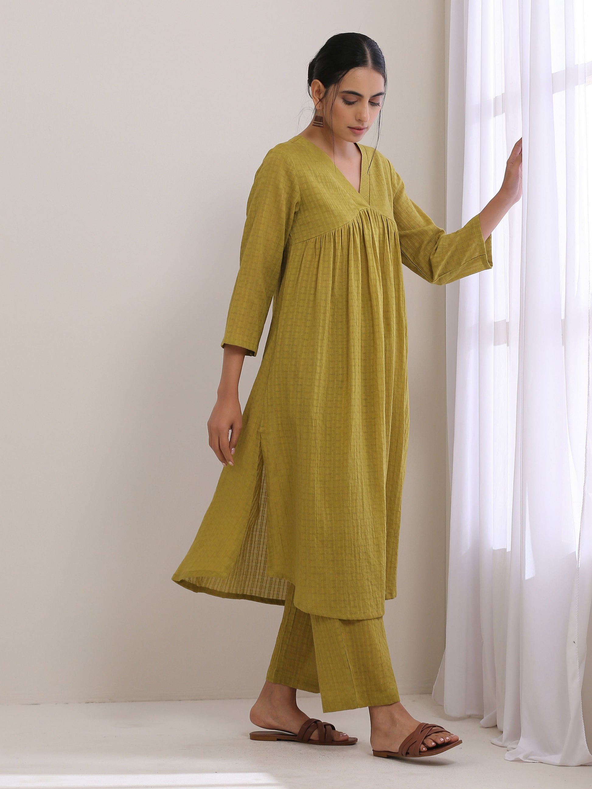 trueBrowns Avacado Green Dobby Flared Slit Kurta Pant Set | Swadesiicart