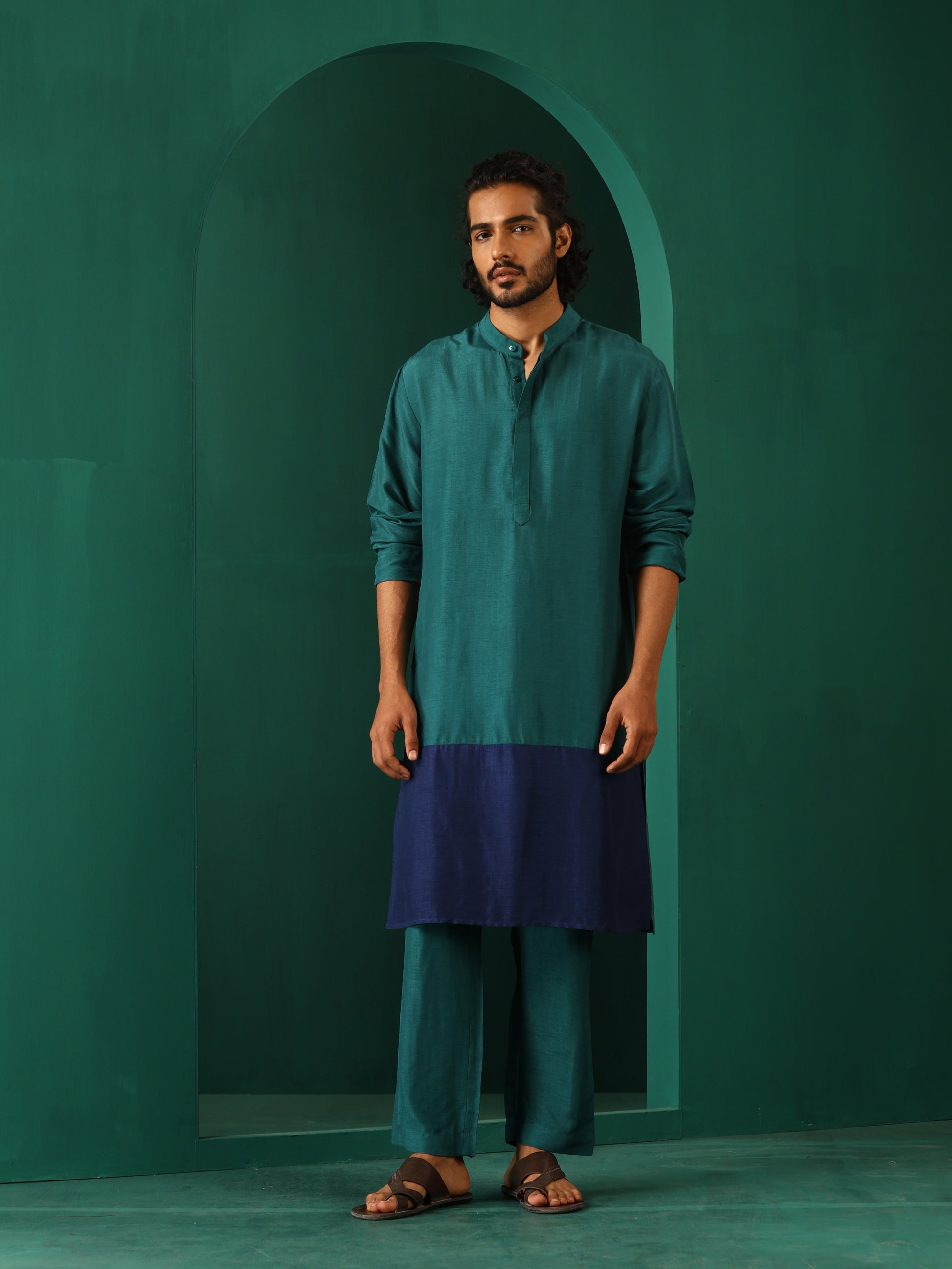 trueBrowns Men's Blue Color Block Silk Long Kurta | Swadesiicart