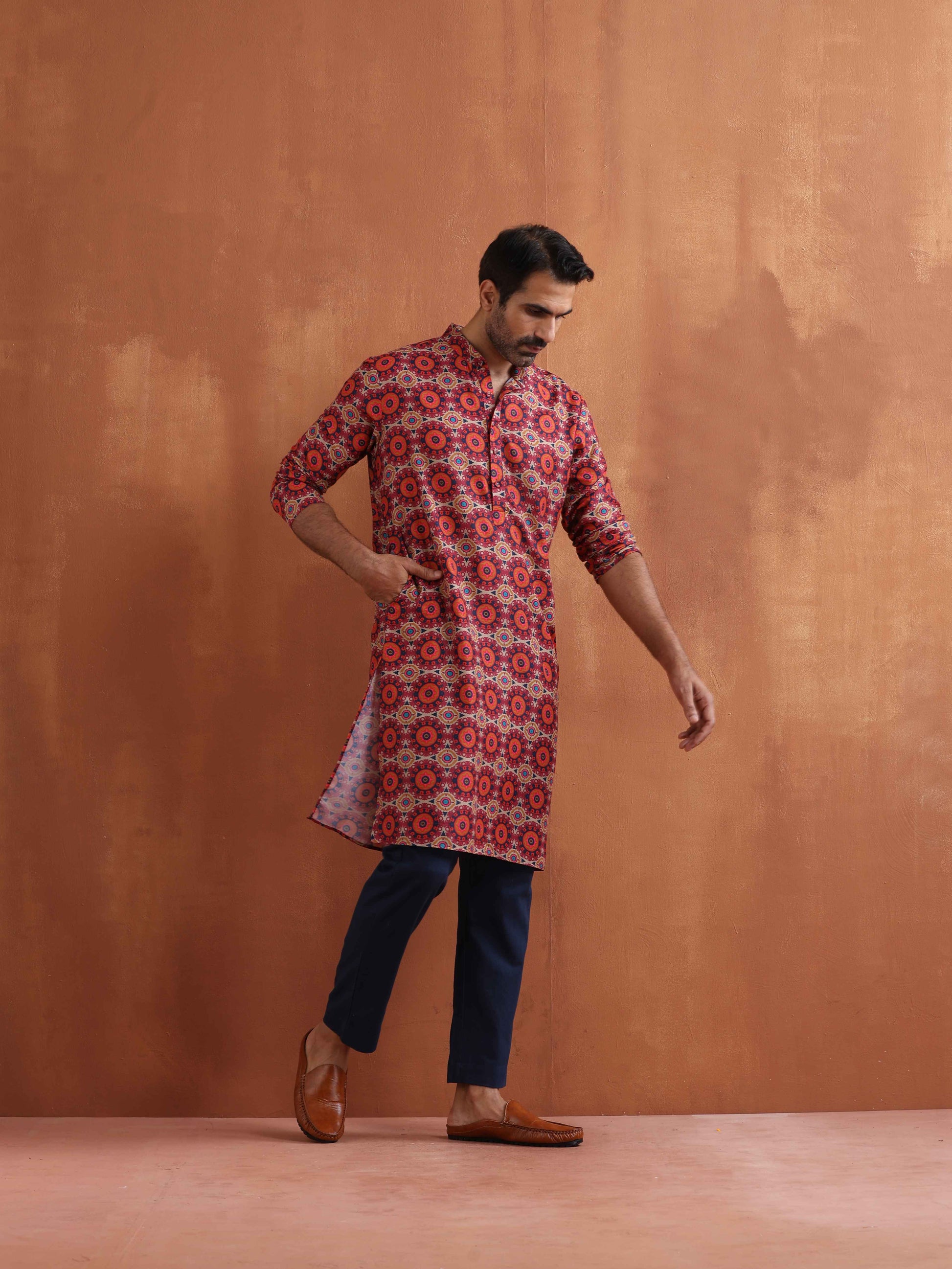 trueBrowns Men's Beige Printed Kurta | Swadesiicart