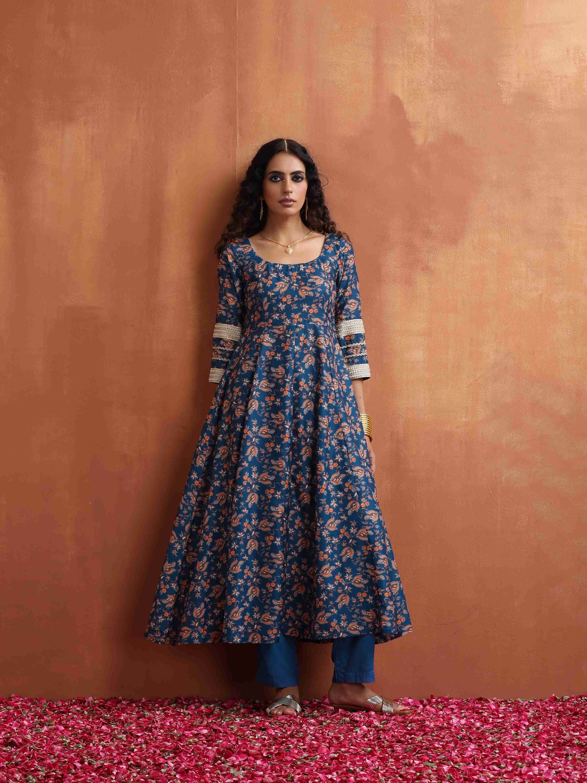 trueBrowns Blue Print Straight Kurta Set | Swadesiicart