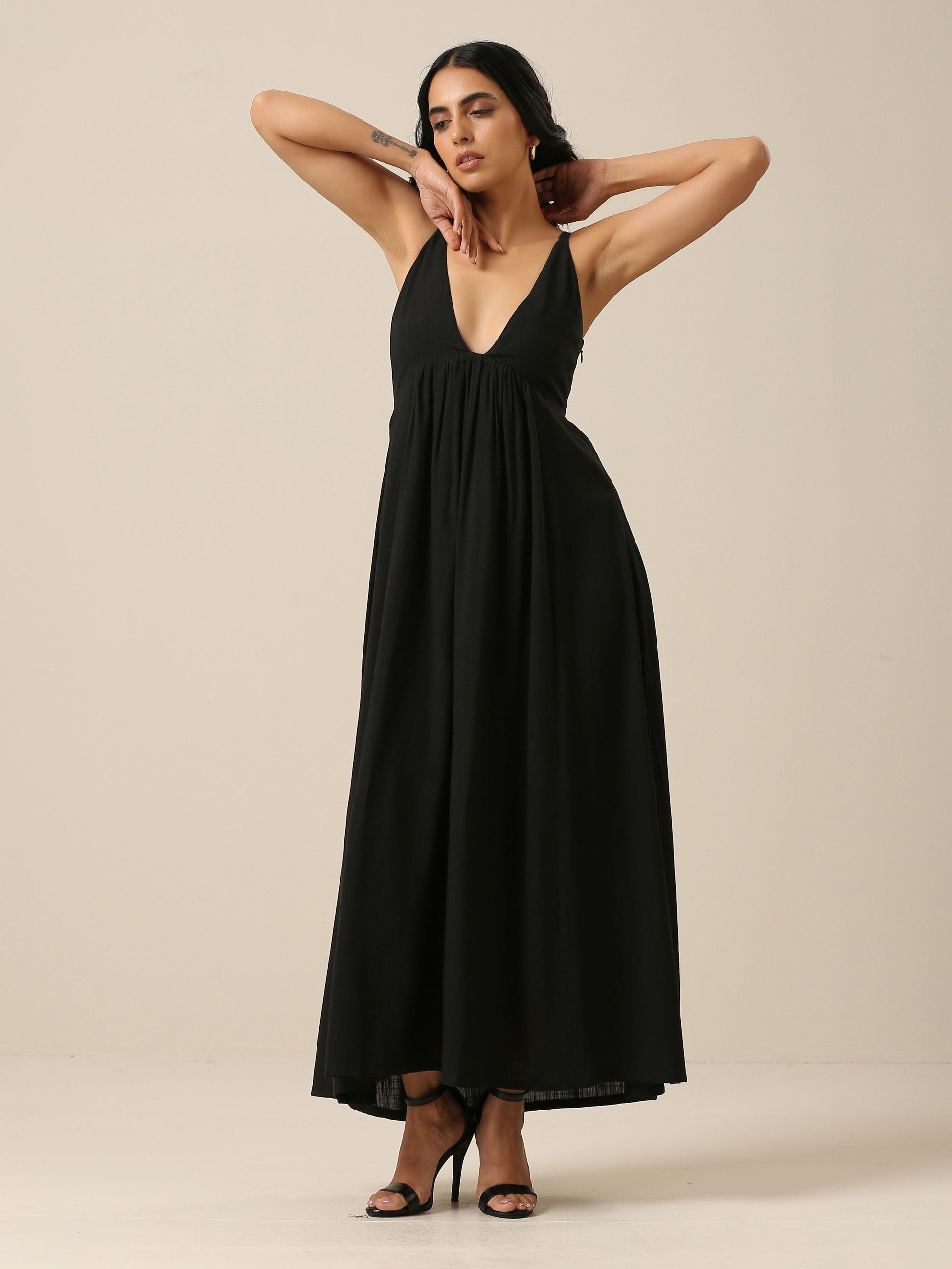 trueBrowns Black Slub Texture Sleeveless Dress | Swadesiicart
