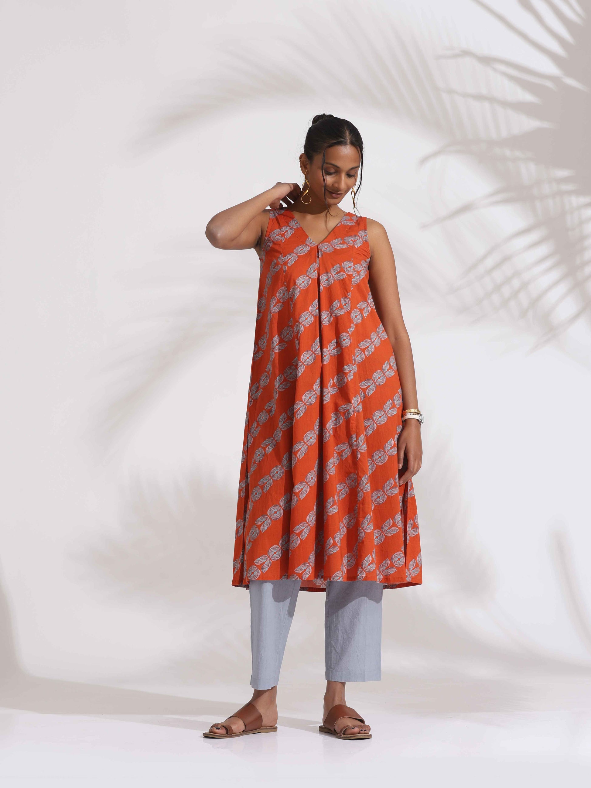 trueBrowns Orange Cotton Print Sleeveless Kurta Set | Swadesiicart