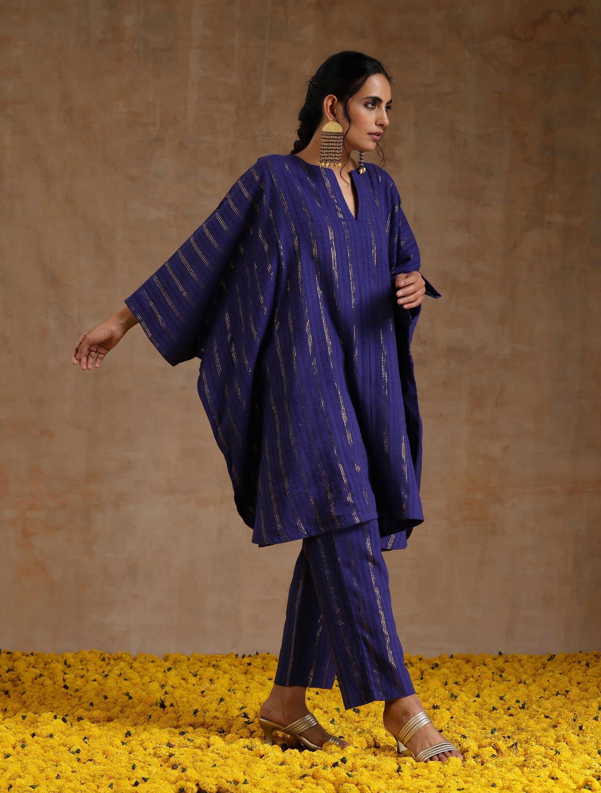 trueBrowns Spectrum Blue Gold Cotton Oversized Round Co-Ord Set - Swadesiicart