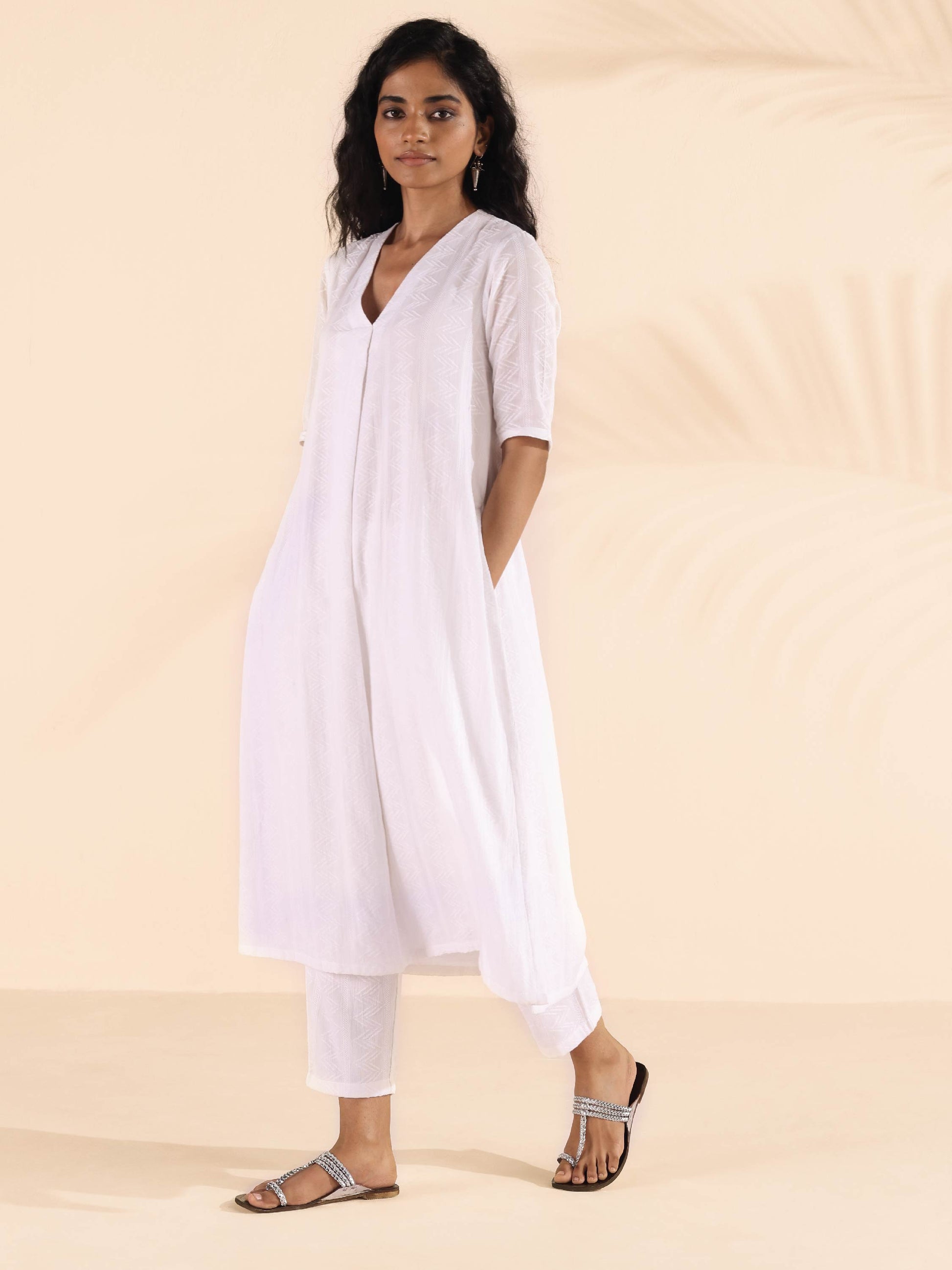 trueBrowns White Cotton Dobby V-Neck Kurta Pant Set | Swadesiicart