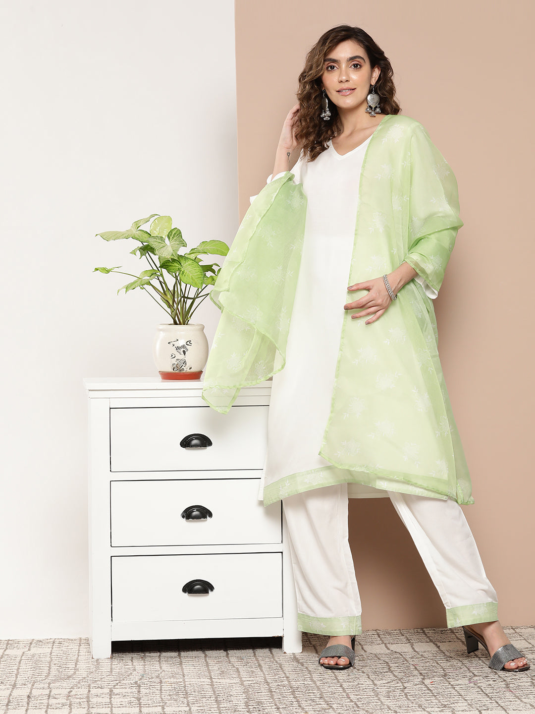 InWeave Women's Cream Straight Kurta Set W Green White Print Organza Dupatta - Swadesiicart