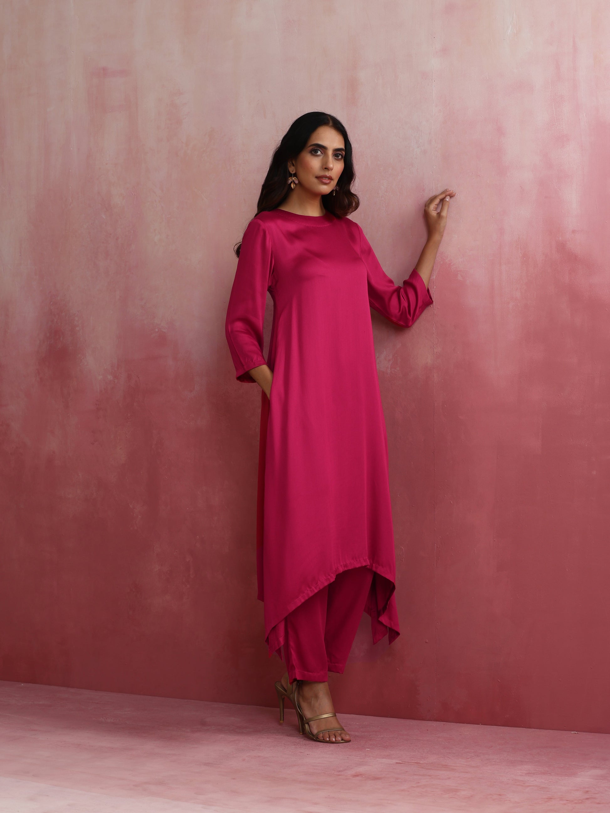 trueBrowns Magenta Highlow Modal Kurta Set | Swadesiicart