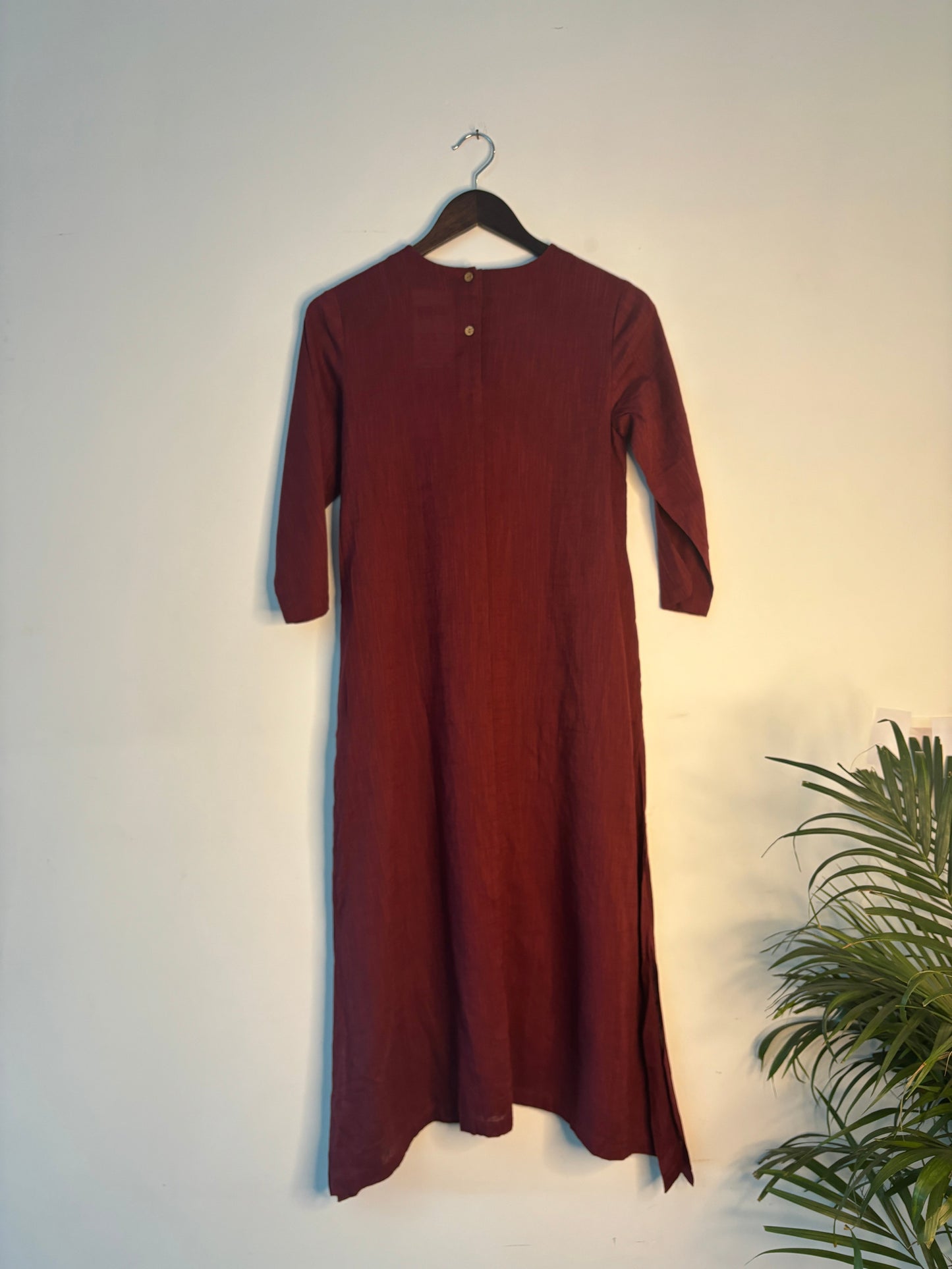 trueBrowns Maroon Slub Straight Kurta | Swadesiicart