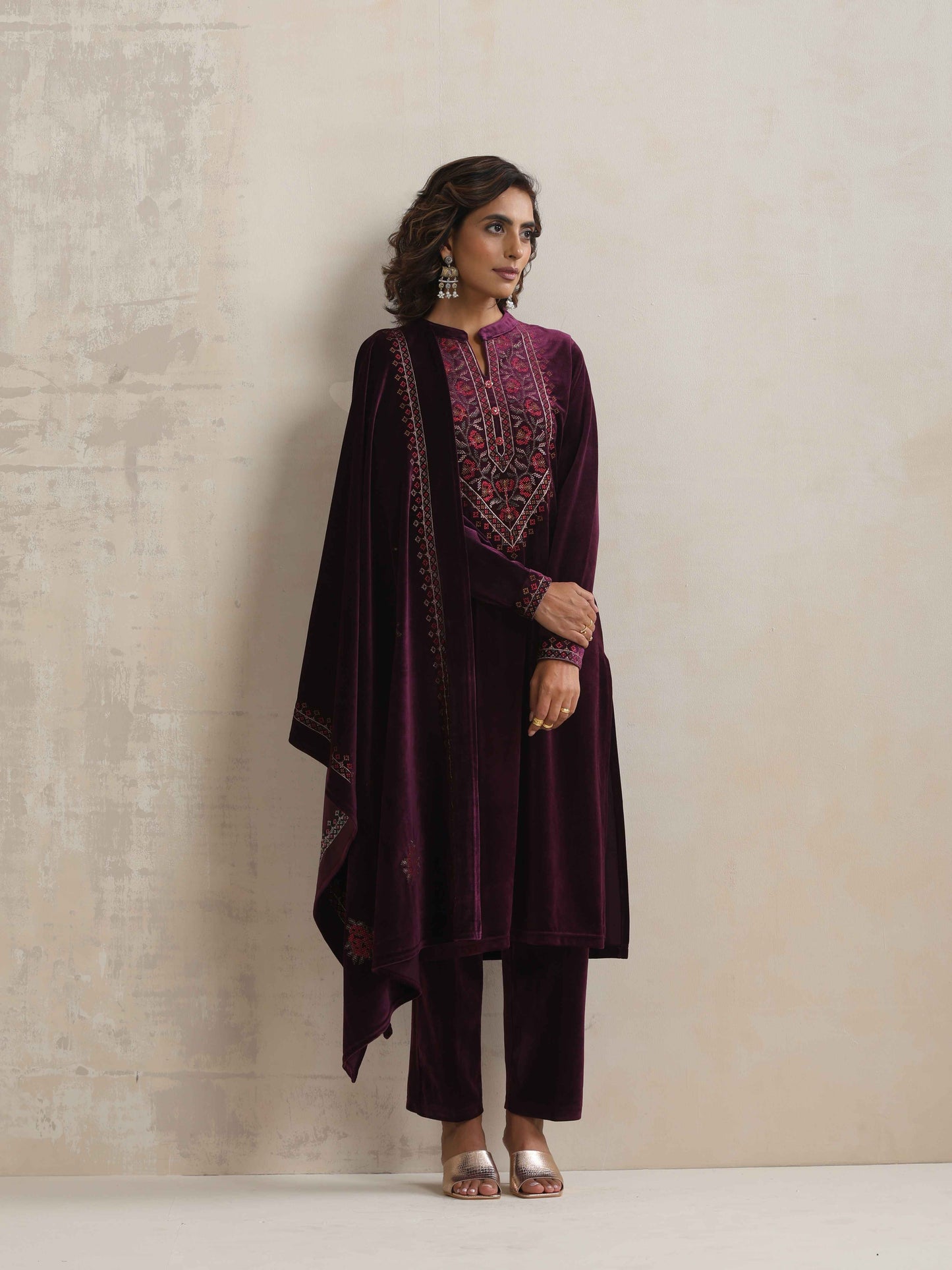 trueBrowns Purple Velvet Floral Embroidered Kurta Pant Dupatta Set | Swadesiicart