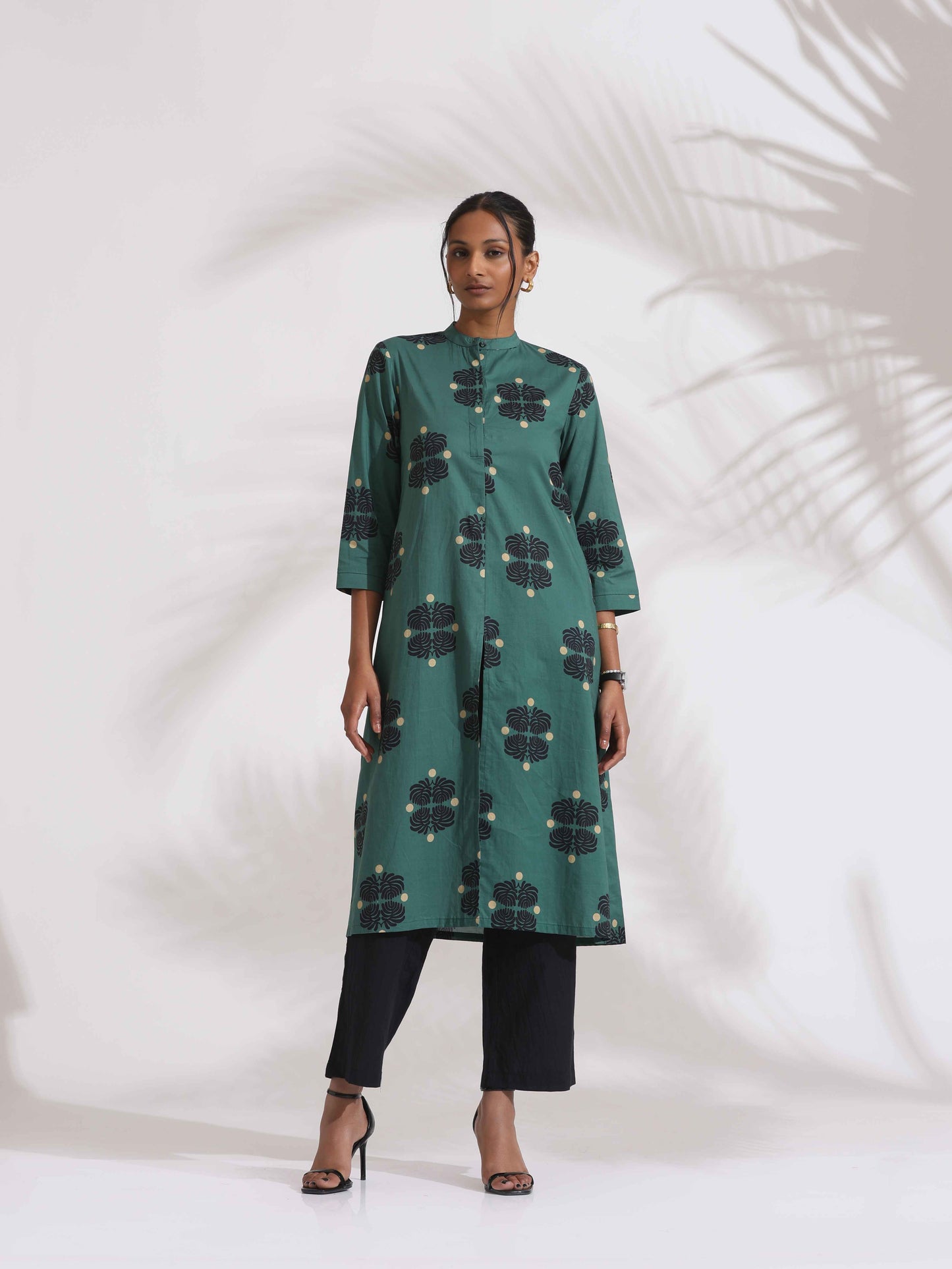 trueBrowns Green Cotton Print Front Slit Kurta Set | Swadesiicart