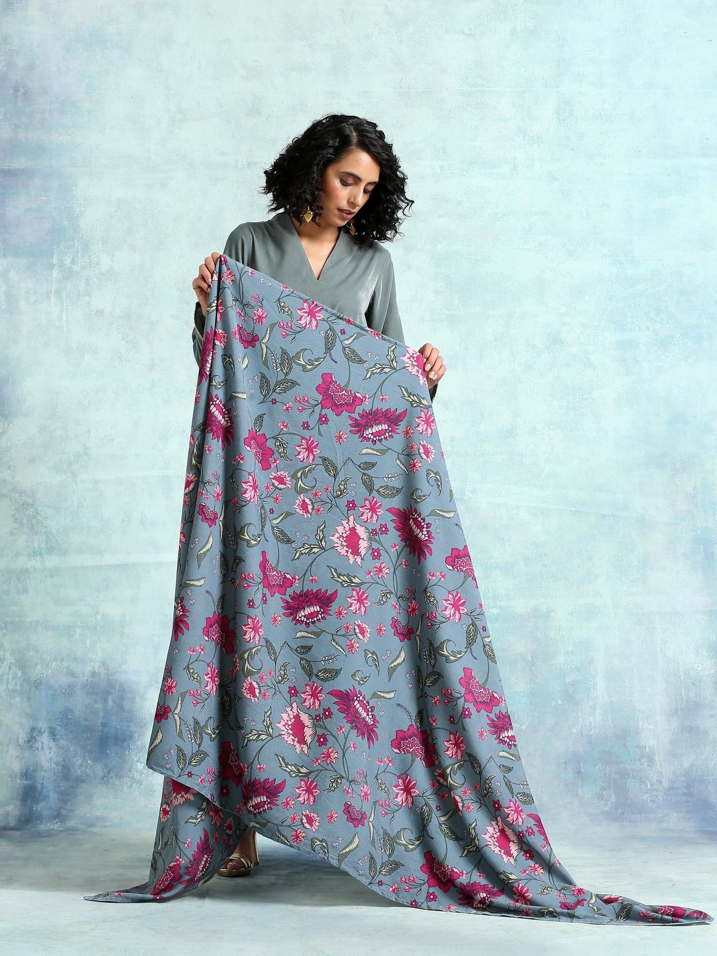 trueBrowns Grey Printed Velvet Shawl | Swadesiicart