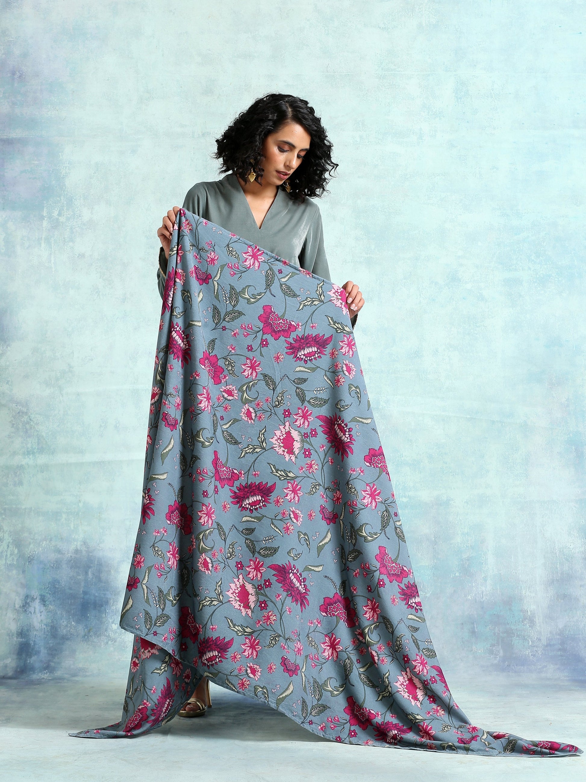trueBrowns Grey Printed Velvet Shawl | Swadesiicart
