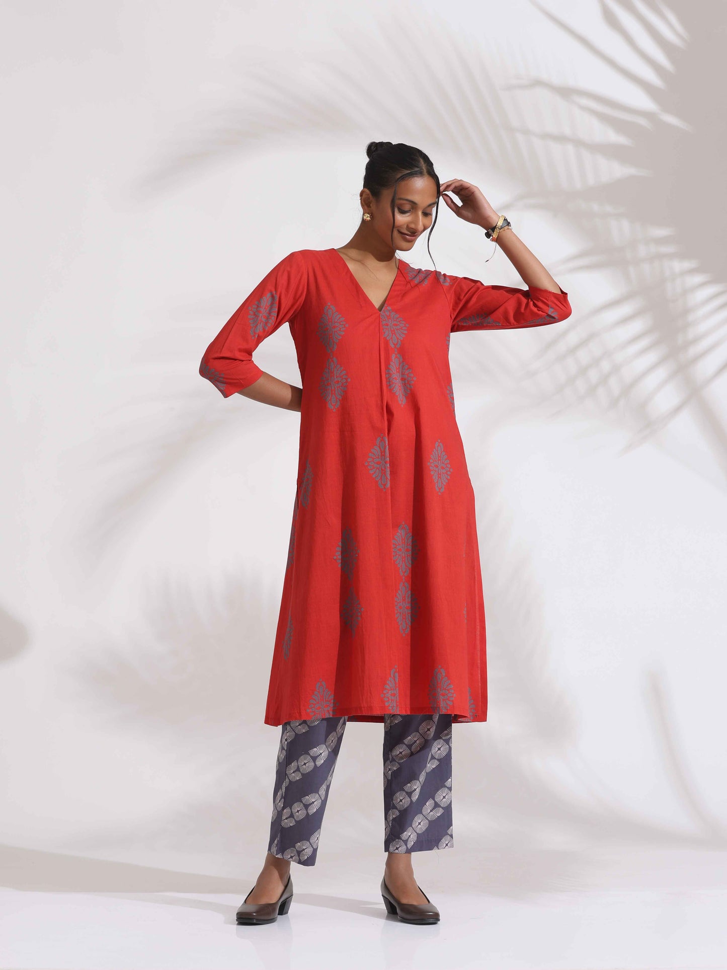 trueBrowns Red Cotton Print Kurta Set | Swadesiicart