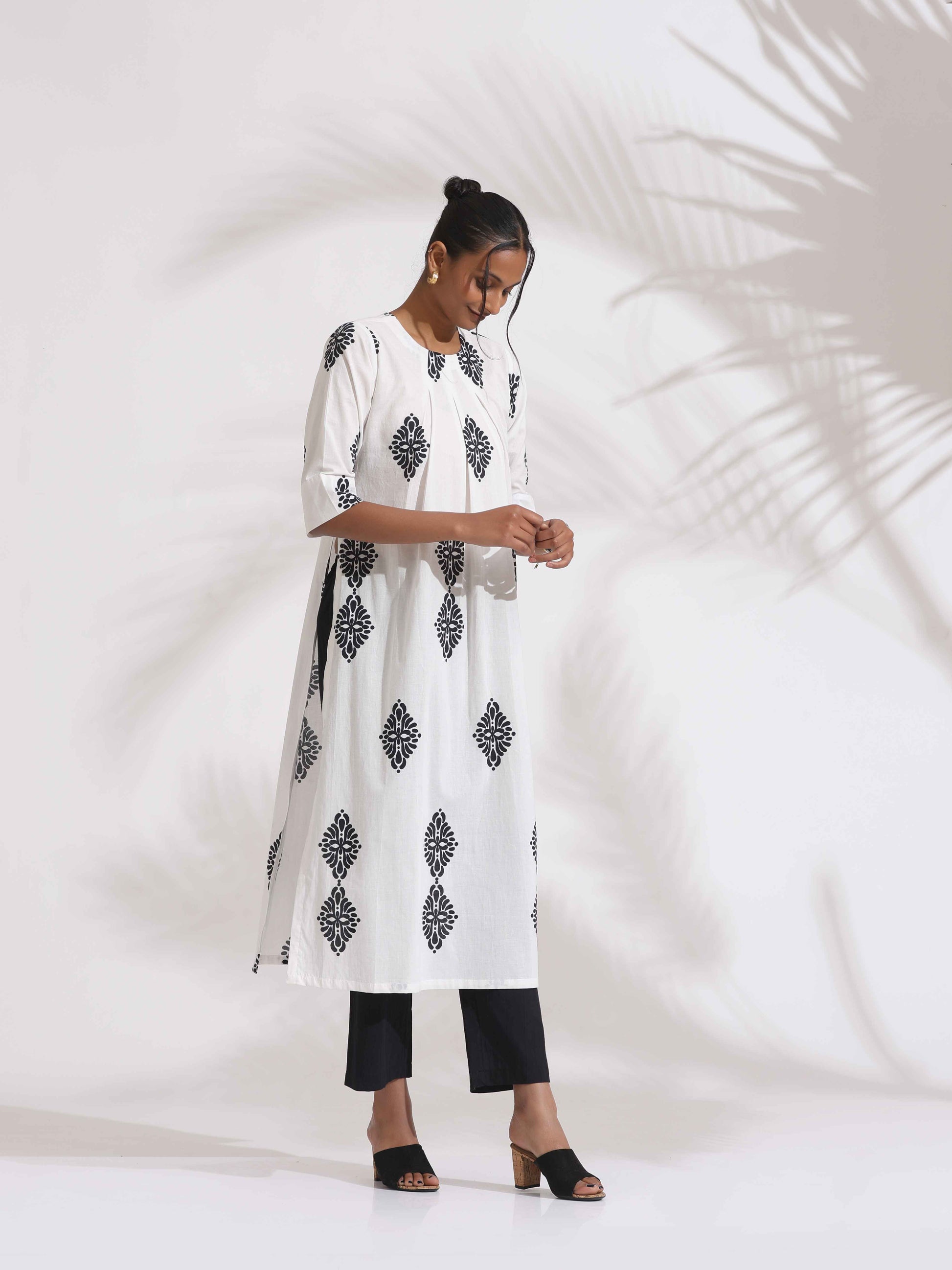 trueBrowns White Cotton Print Pleated Kurta Set | Swadesiicart