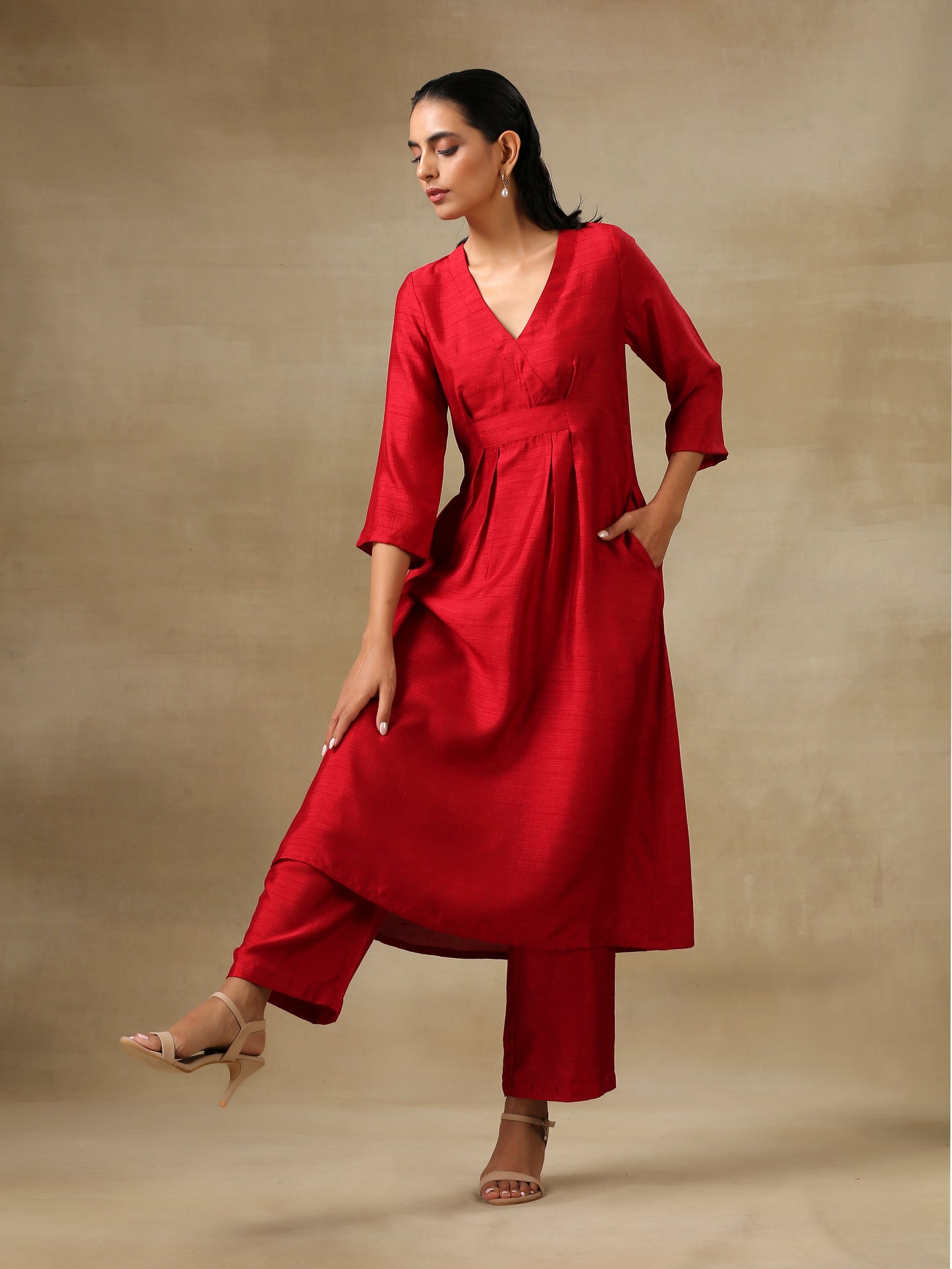 trueBrowns Maroon Textured Silk Overlap Pleat Kurta Pant Set | Swadesiicart