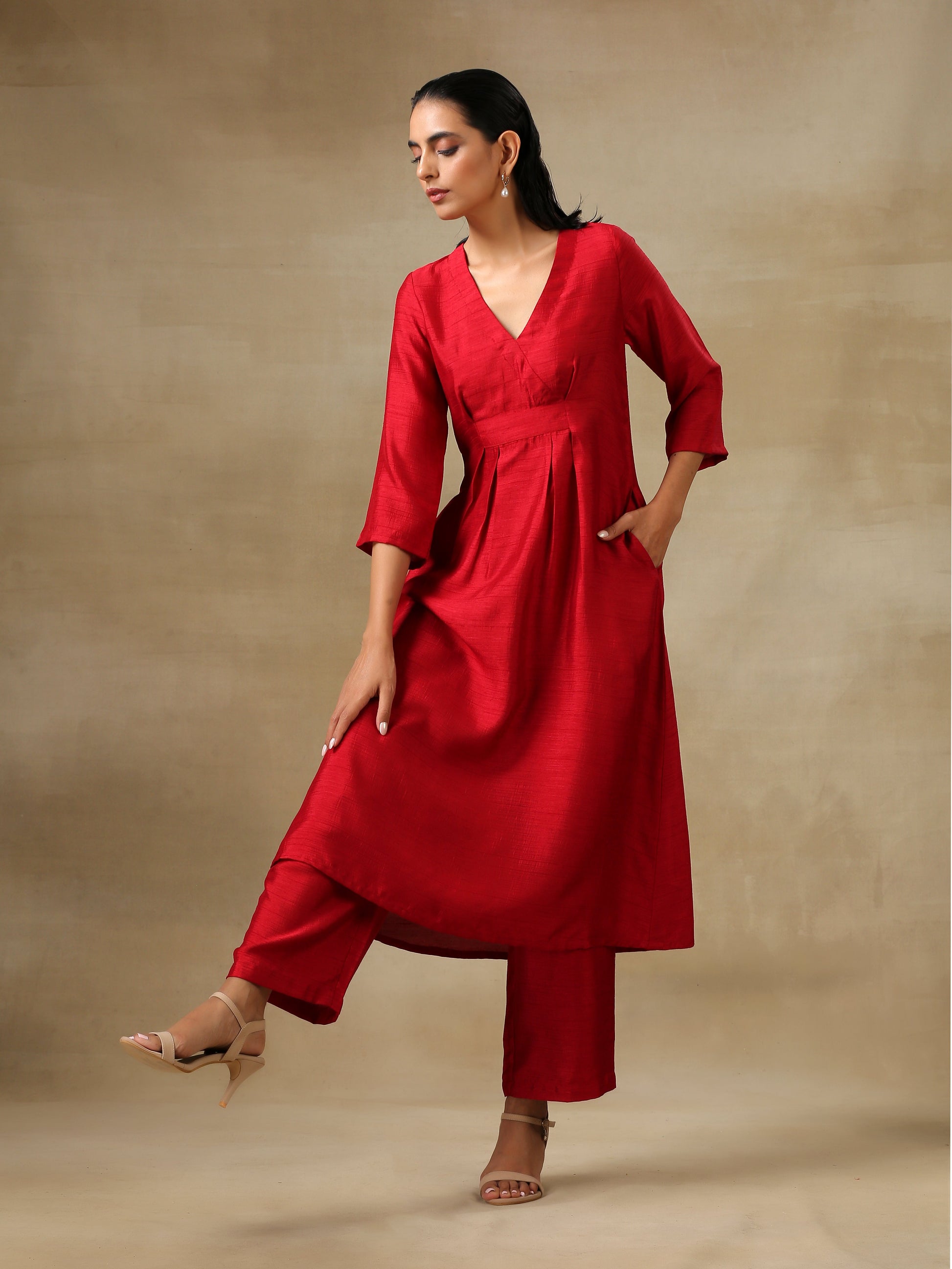 trueBrowns Maroon Textured Silk Overlap Pleat Kurta Pant Set | Swadesiicart