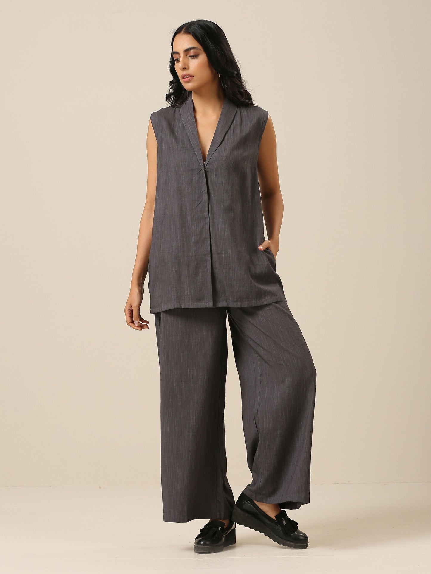 trueBrowns Slate Grey Slub Texture Sleevesless Jacket Pant Set | Swadesiicart