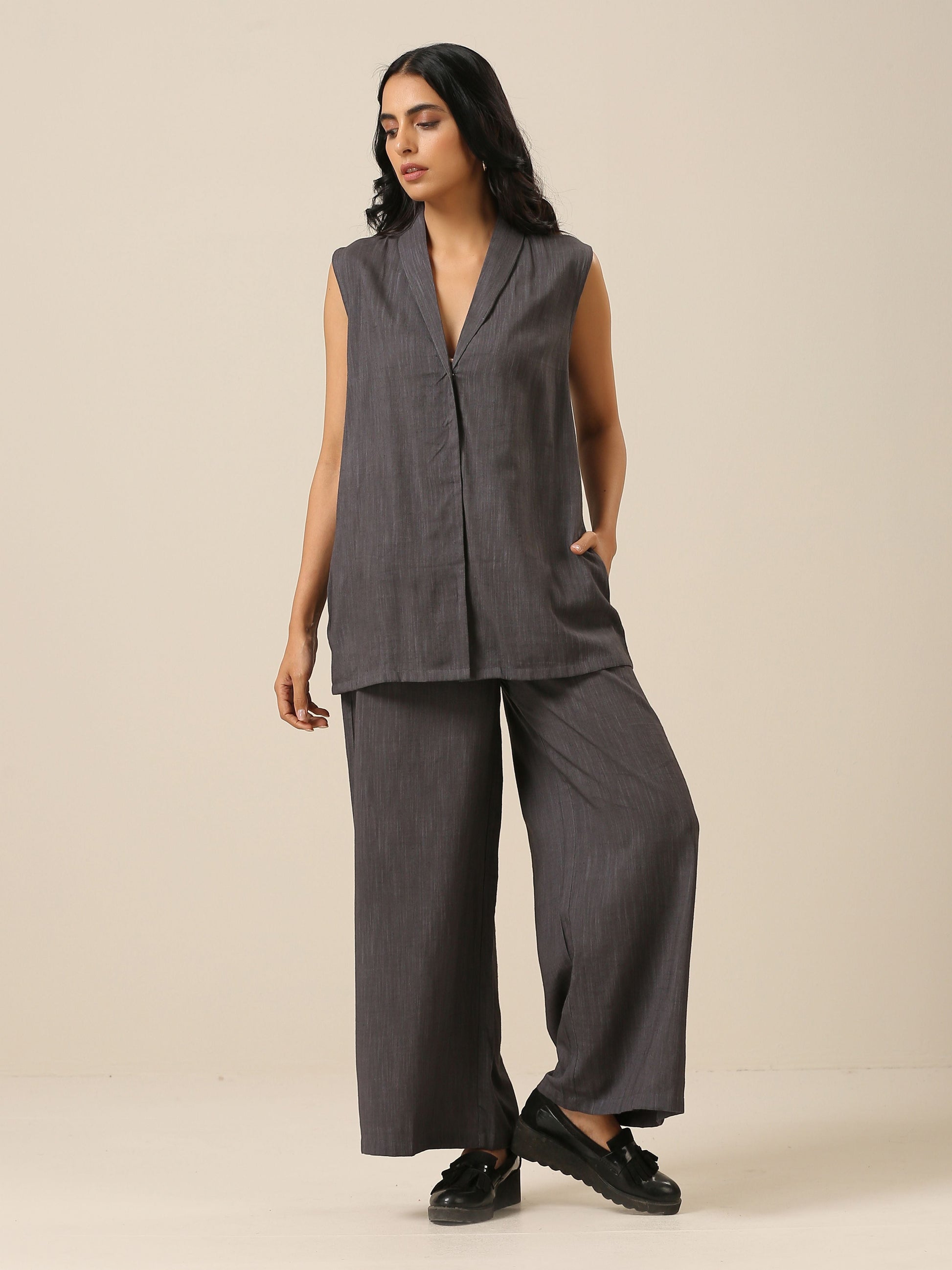 trueBrowns Slate Grey Slub Texture Sleevesless Jacket Pant Set | Swadesiicart
