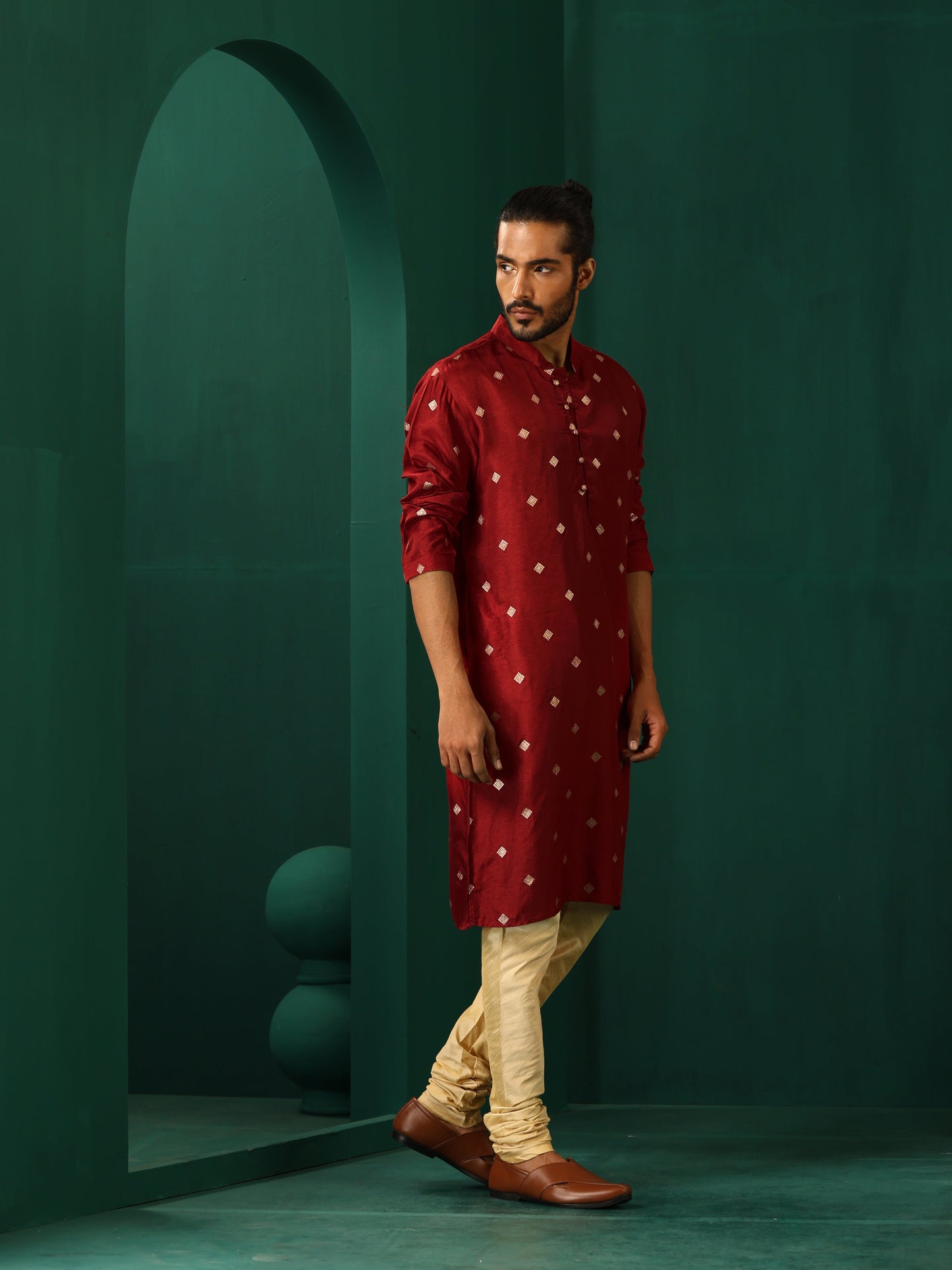 trueBrowns Men's Maroon Diamond Viscose Silk Long Kurta | Swadesiicart