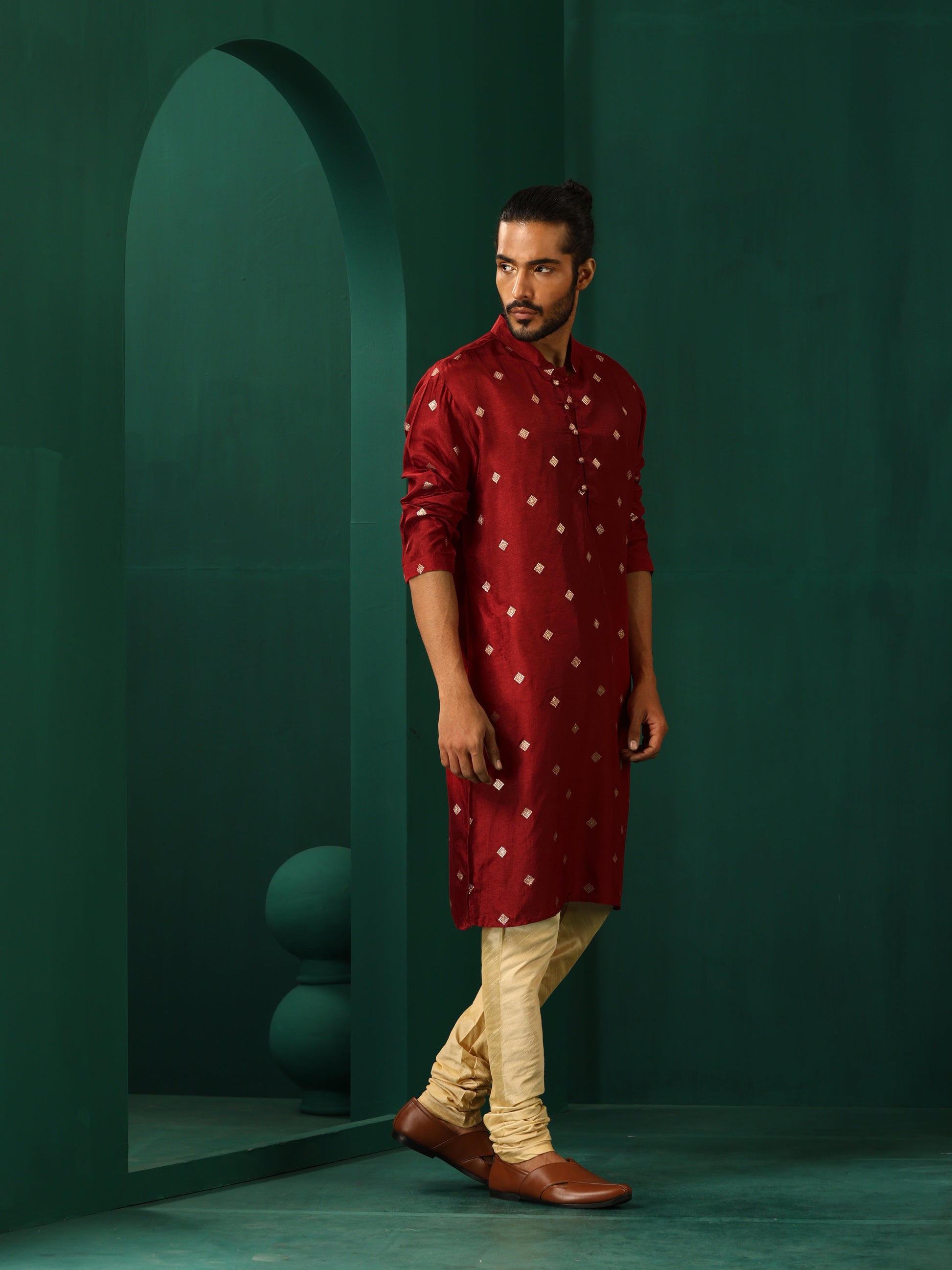 trueBrowns Men's Maroon Diamond Viscose Silk Long Kurta | Swadesiicart