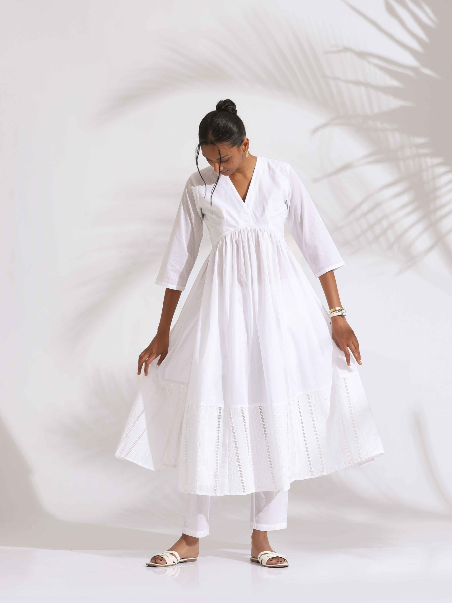 trueBrowns White Cotton Schiffli Flared Anarkali Kurta Set | Swadesiicart