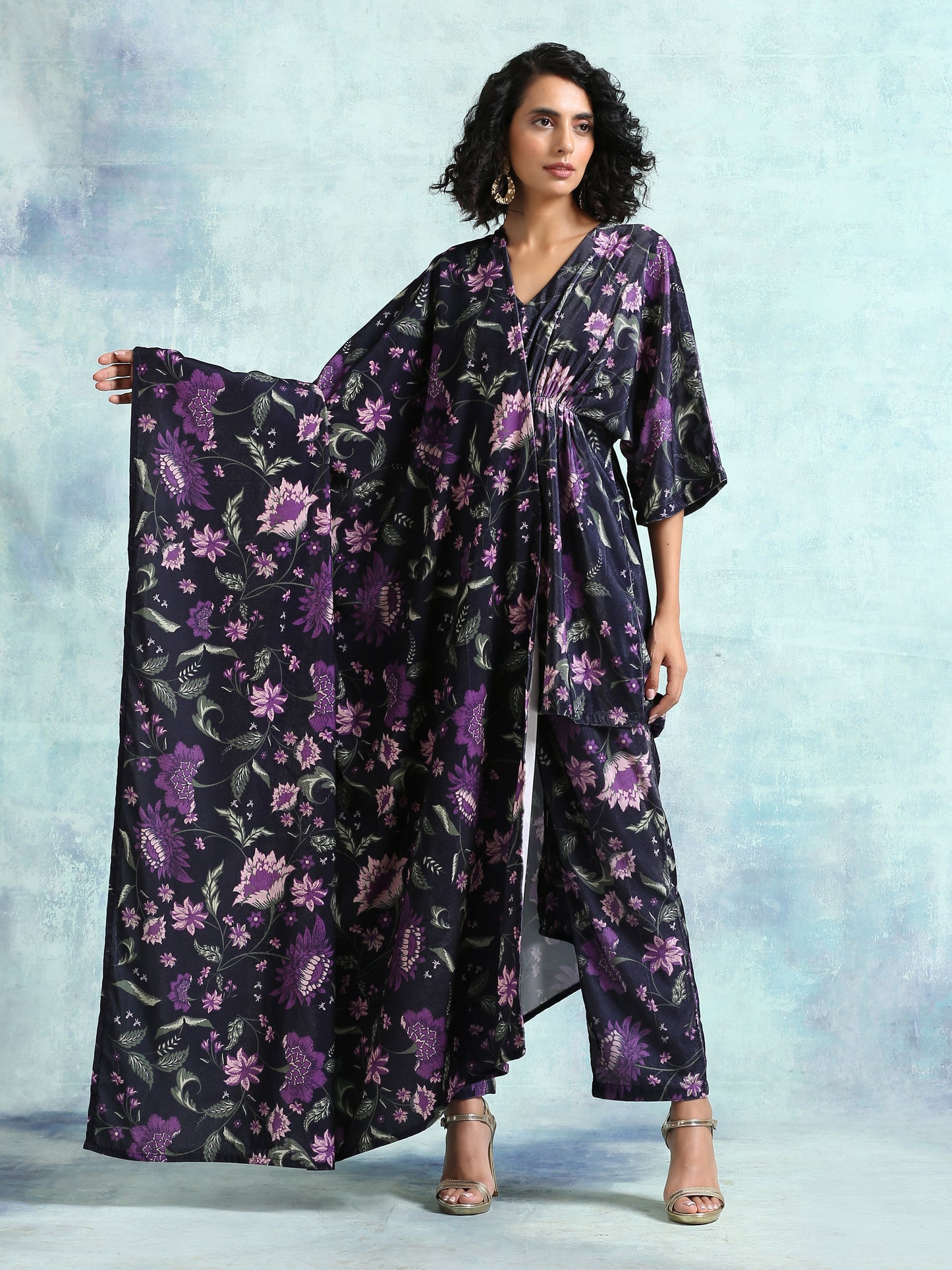 trueBrowns Black Printed Velvet Shawl | Swadesiicart