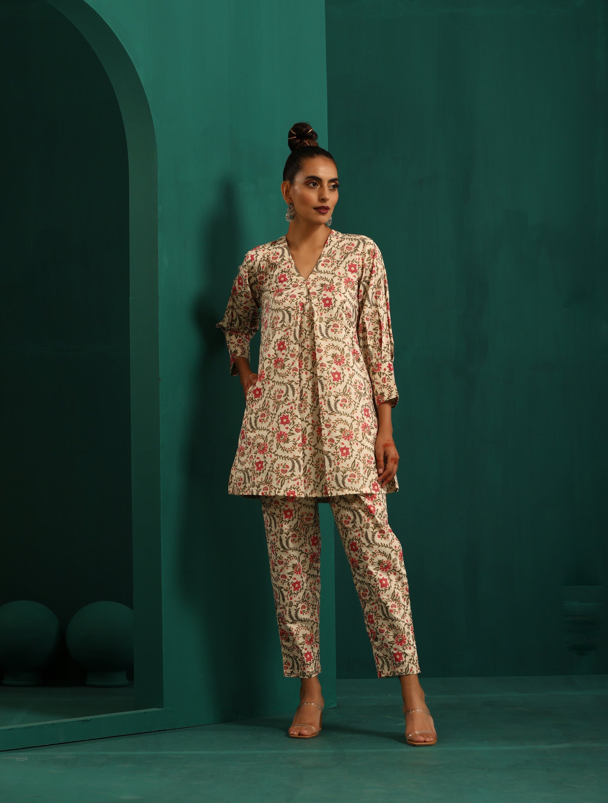 trueBrowns Pink Floral Cotton Printed Neck Pleat Co-ord Set - Swadesiicart