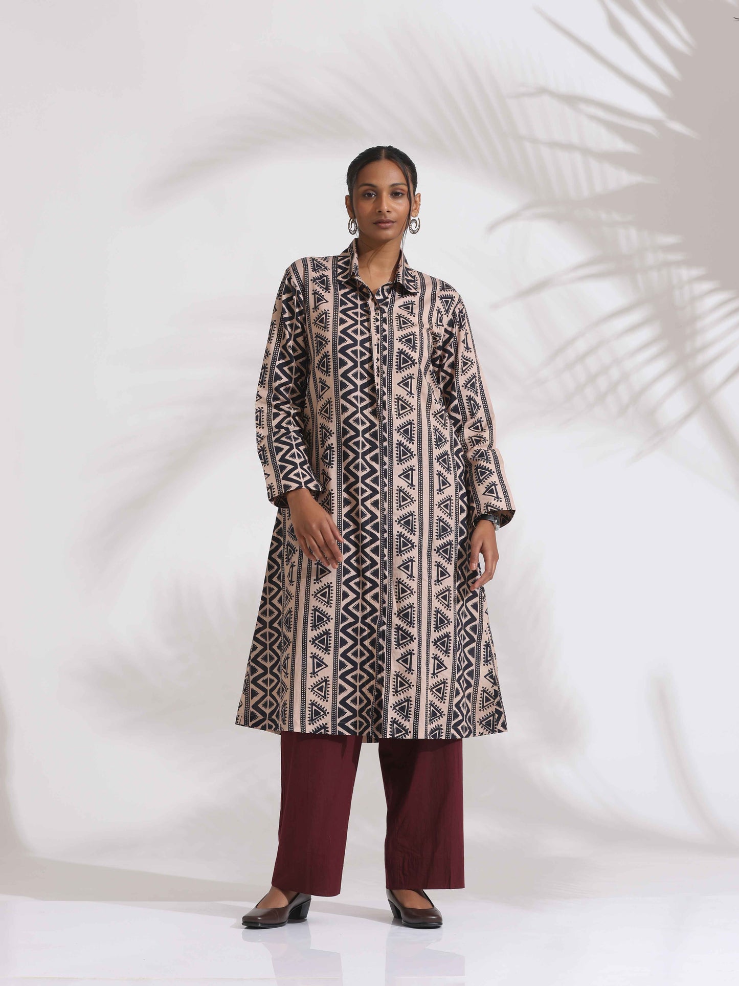 trueBrowns Beige Cotton Geometric Print Shirt Kurta Set | Swadesiicart