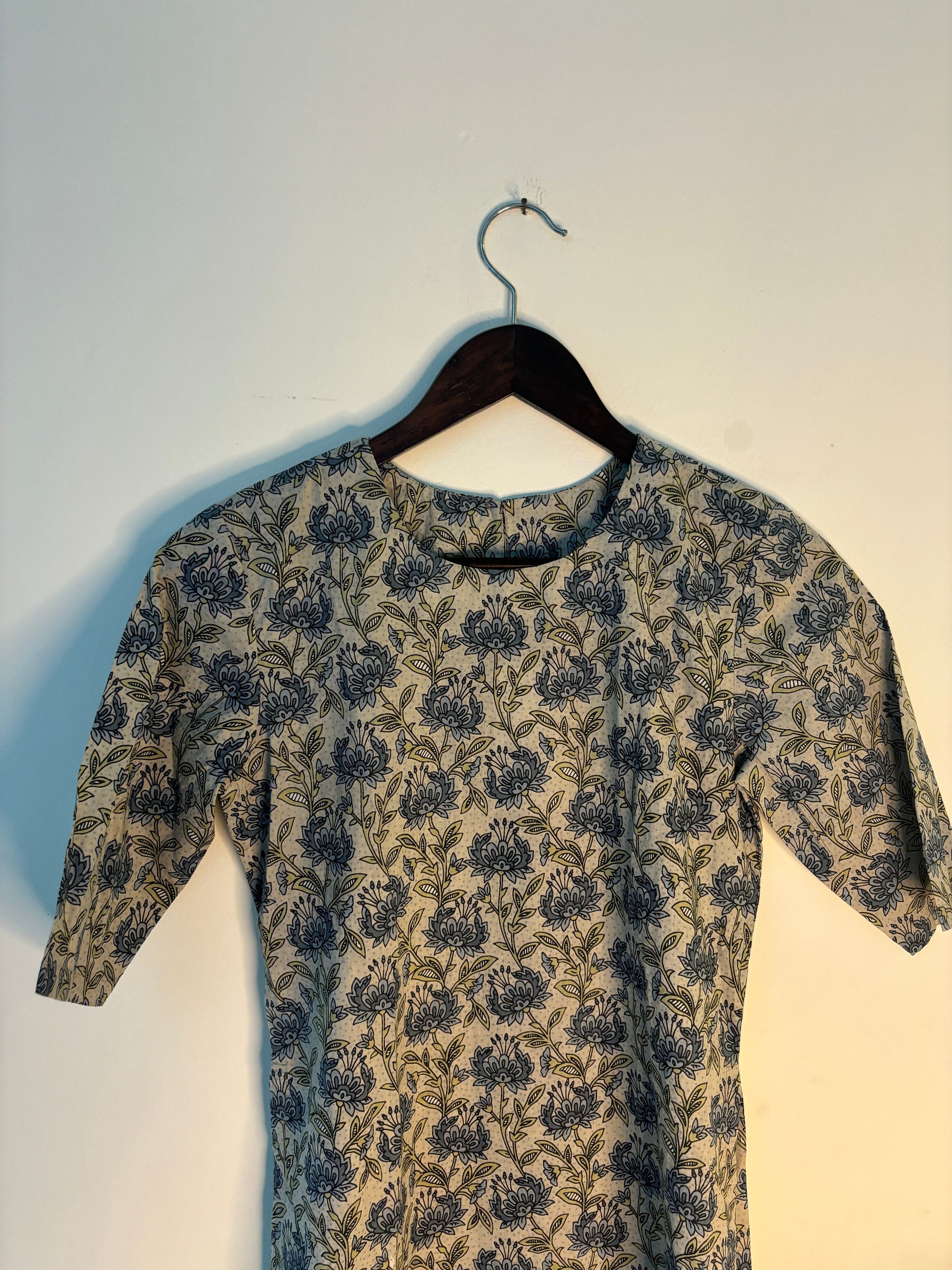 trueBrowns Blue Floral Print Kurta | Swadesiicart