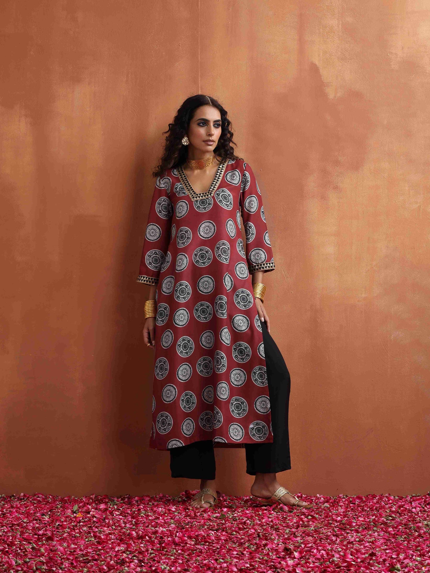 trueBrowns Maroon Print High Slit Kurta Set | Swadesiicart