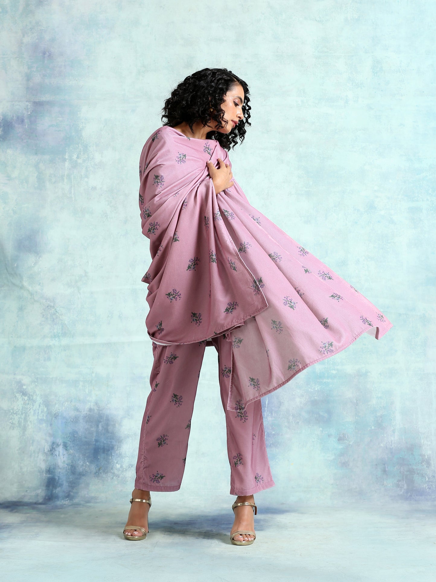 trueBrowns Light Mauve Printed Velvet Shawl | Swadesiicart