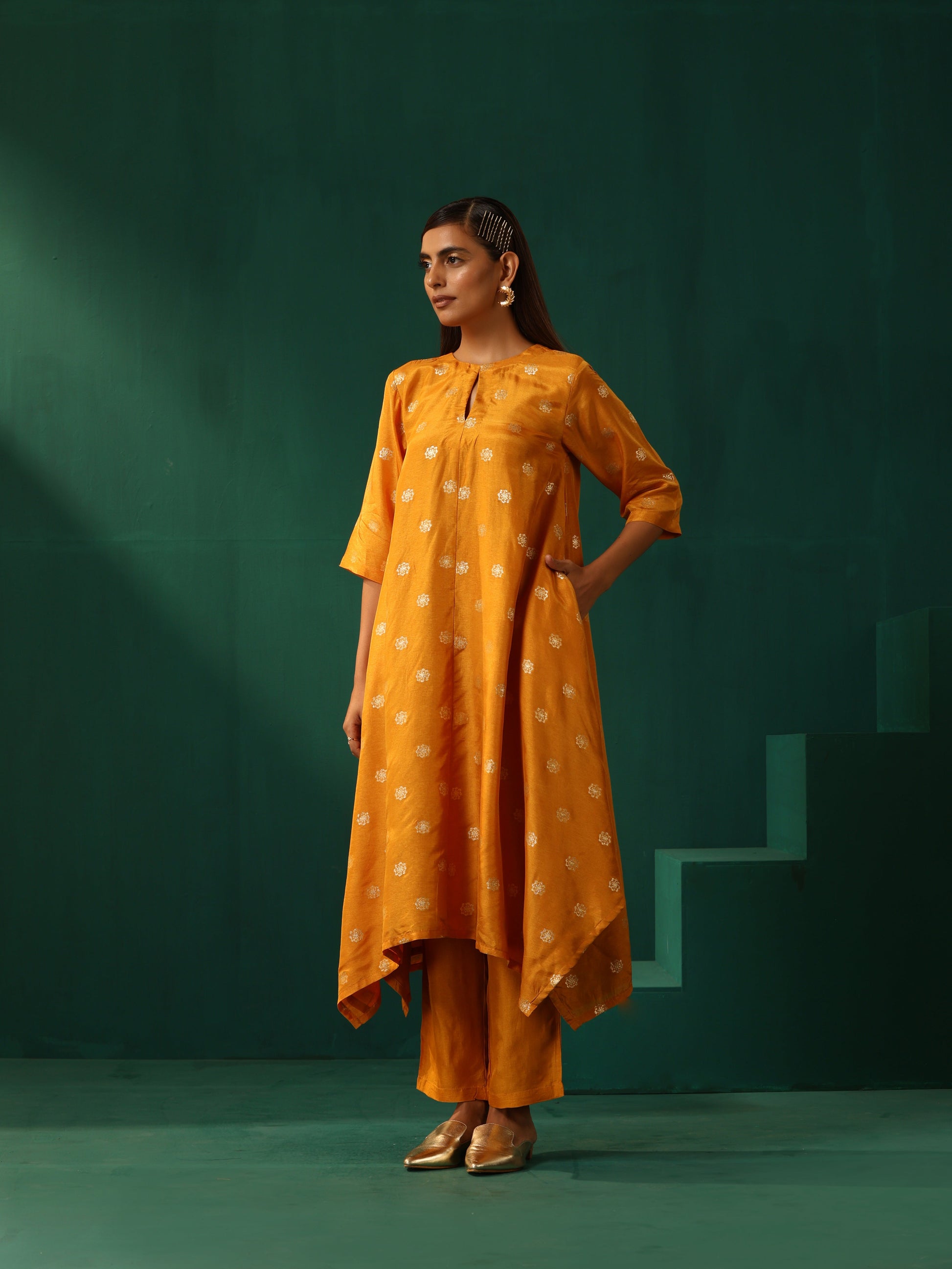 trueBrowns Mustard Geometric Floral Viscose Silk Handkerchief Kurta Pant Set | Swadesiicart