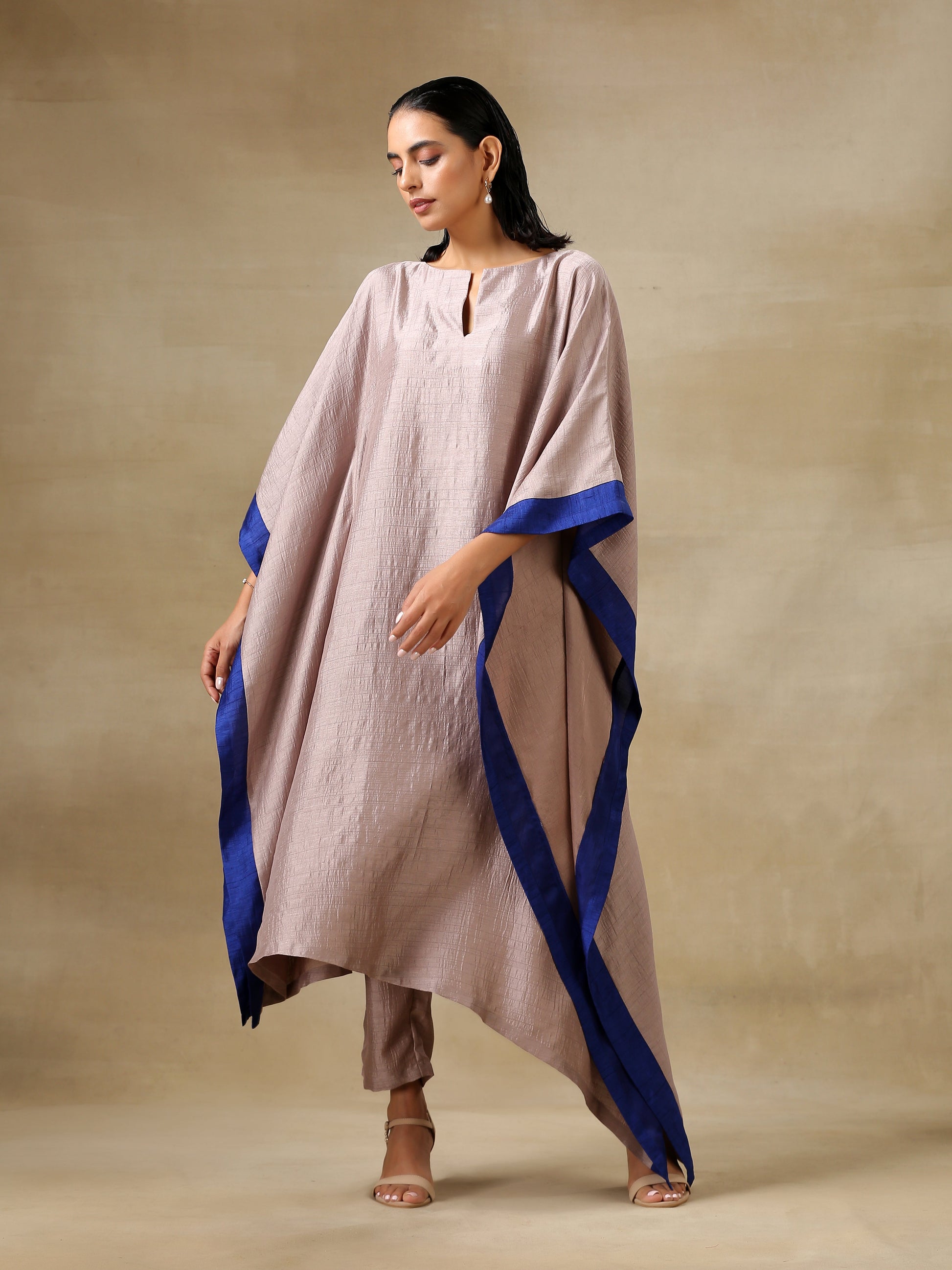 trueBrowns Grey Textured Silk High Low Kaftan Pant Set | Swadesiicart