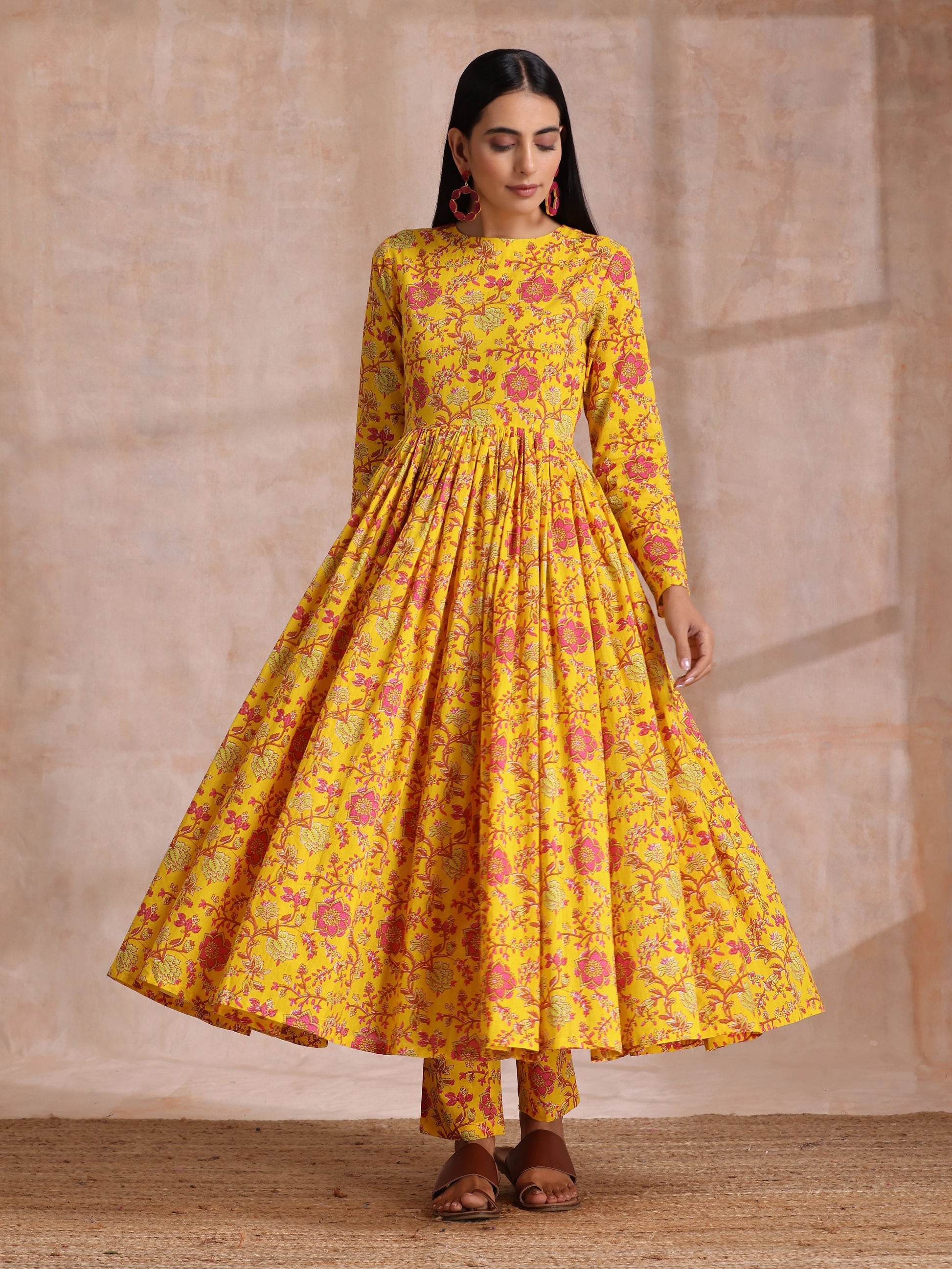 trueBrowns Sunshine Yellow Overall Floral Block Print Cotton Kurta Pant Dupatta Set | Swadesiicart