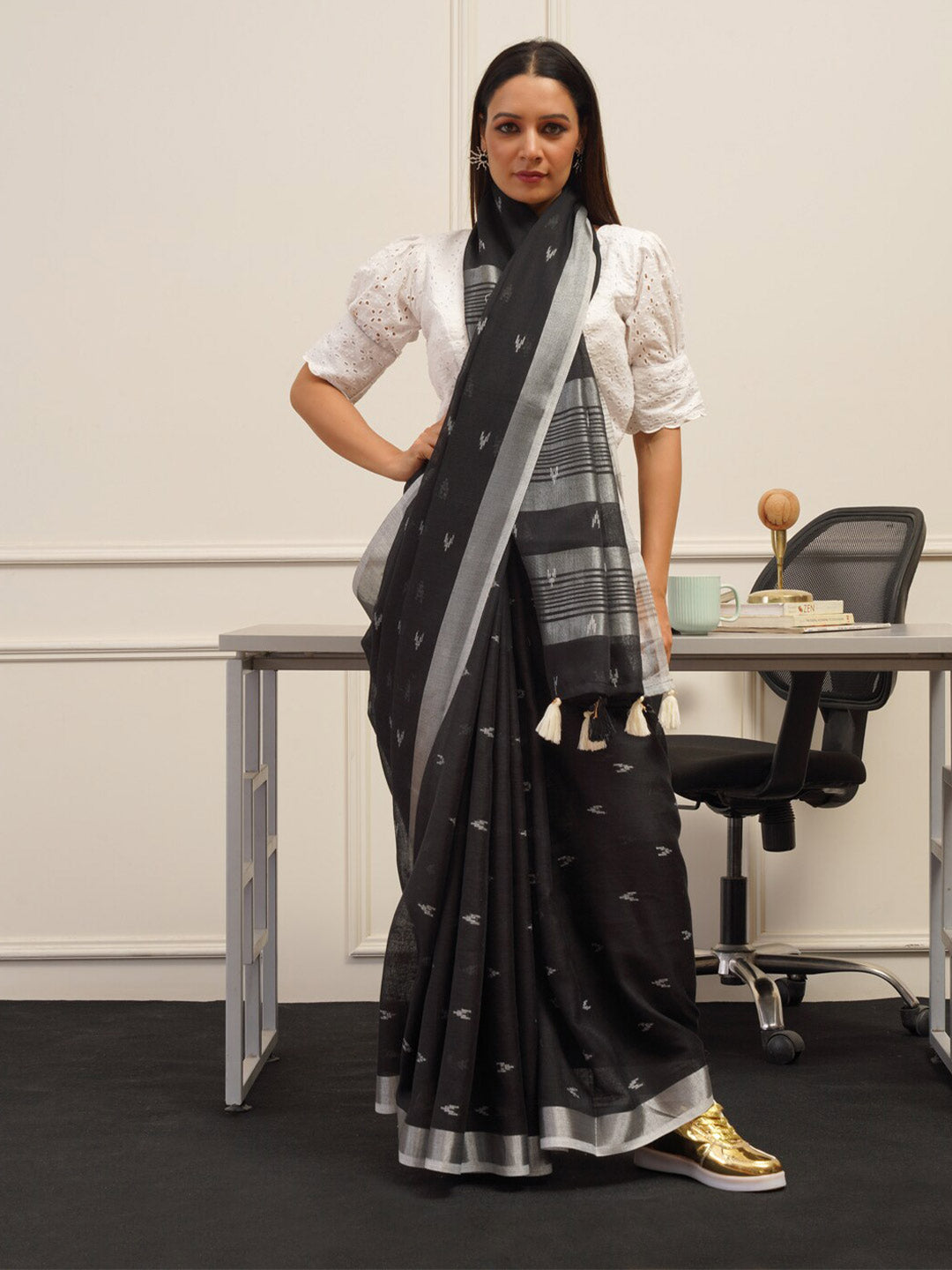 Tikhi Imli Ethnic Motifs Saree | Swadesiicart