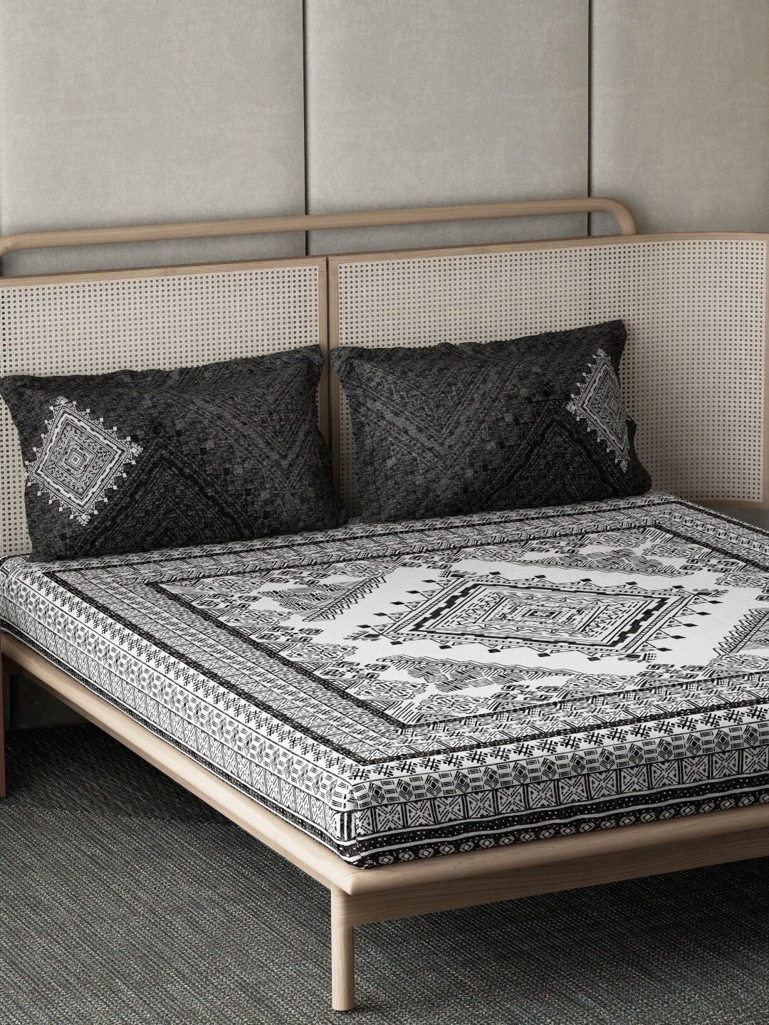 DDecor Live Beautiful Black & White 140 TC Cotton King Bedsheet & 2 Pillow Covers - Swadesiicart