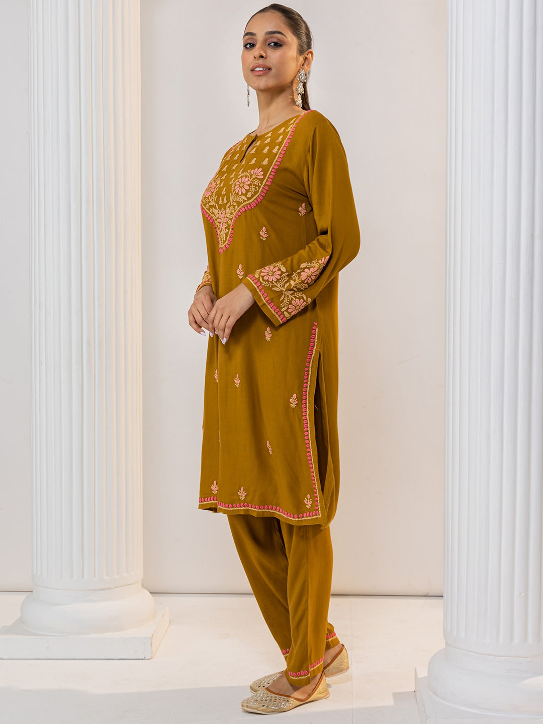 HOUSE OF KARI Floral Embroidered Chikankari Kurta With Palazzo | Swadesiicart