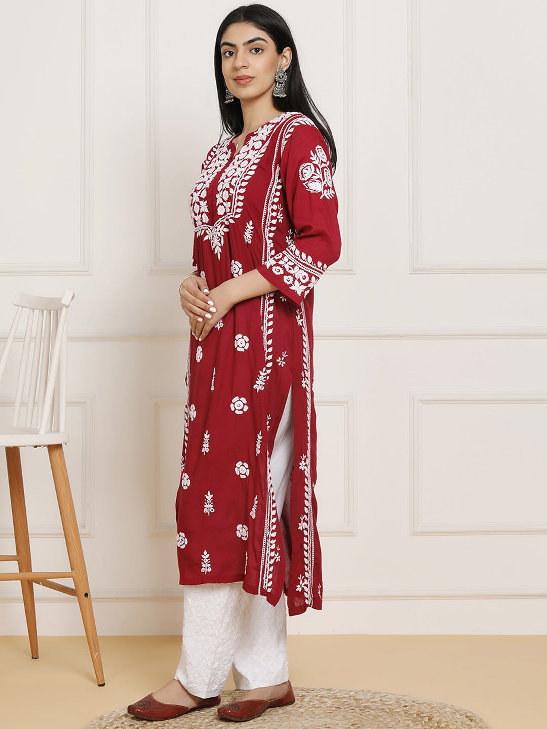 HOUSE OF KARI Floral Embroidered Chikankari Pure Cotton Kurta | Swadesiicart